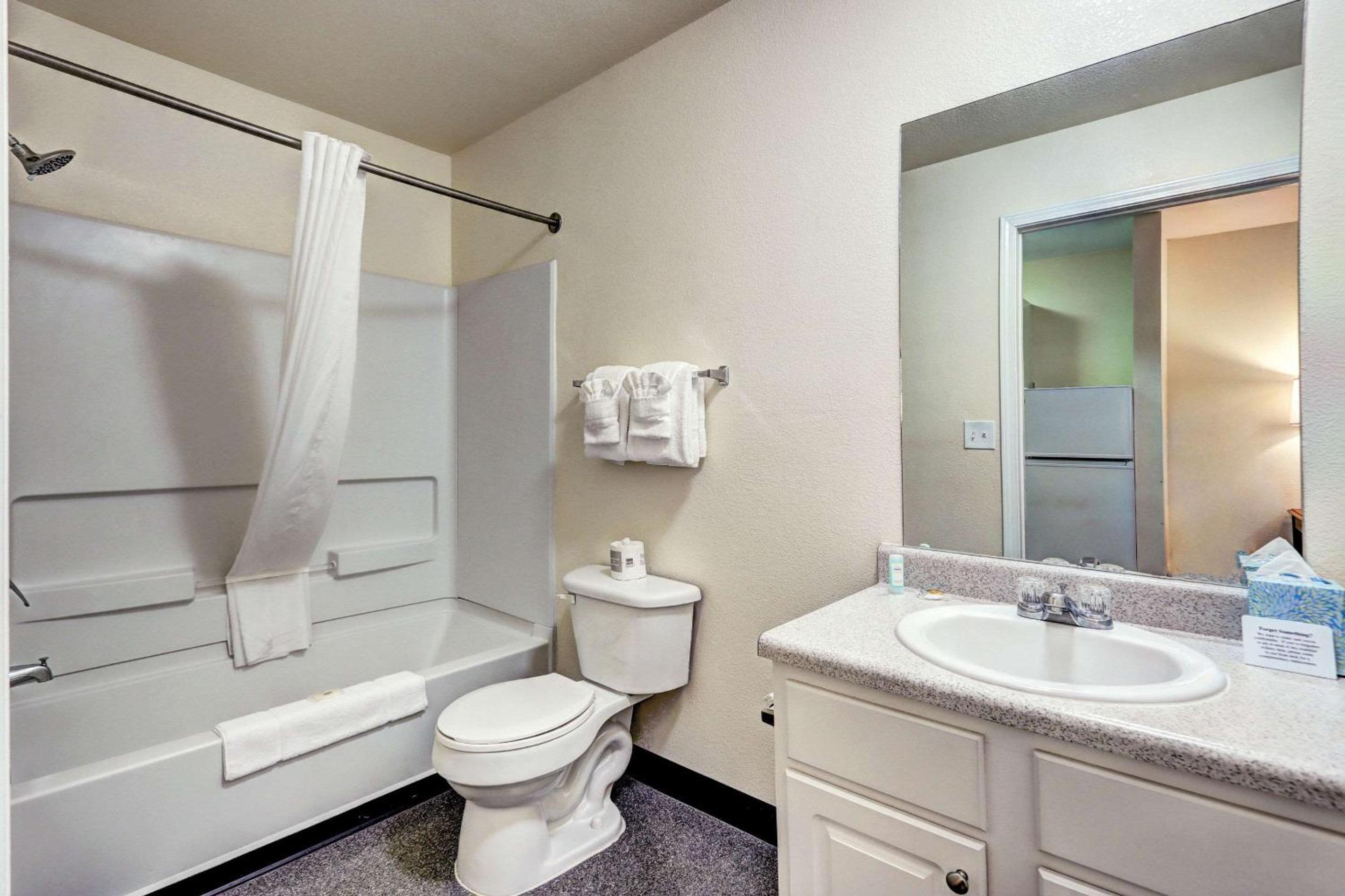 Double Room with Two Double Beds - Non-Smoking - Photo 2