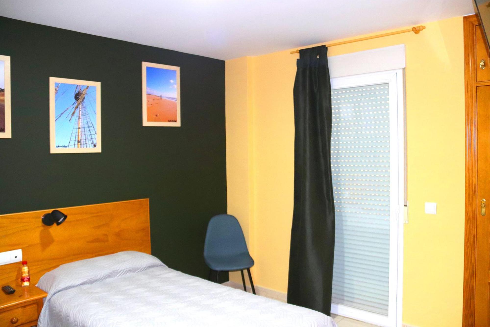 Double Room with Patio - Photo 5