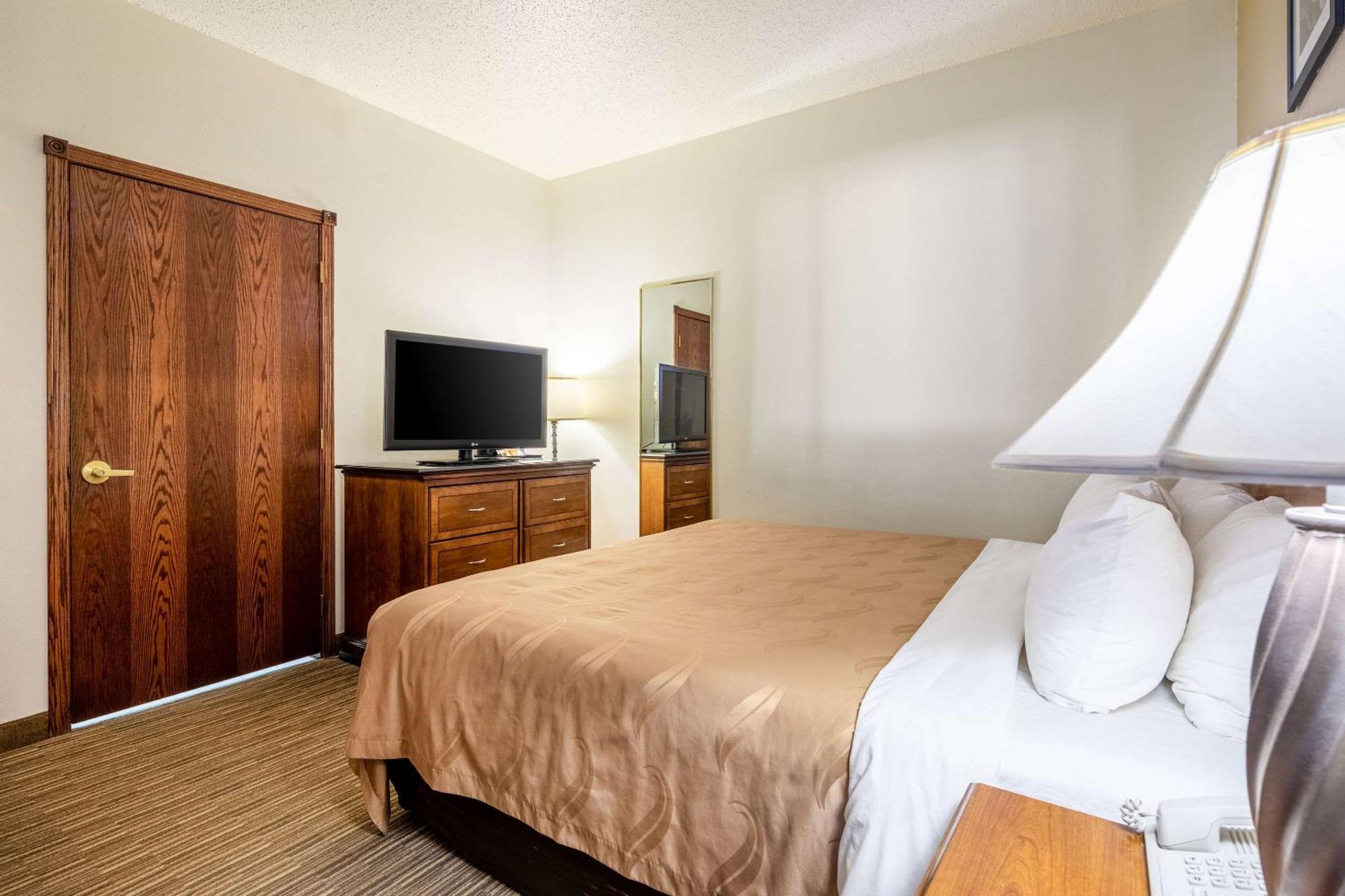 King Room - Accessible/Non-Smoking - Photo 3