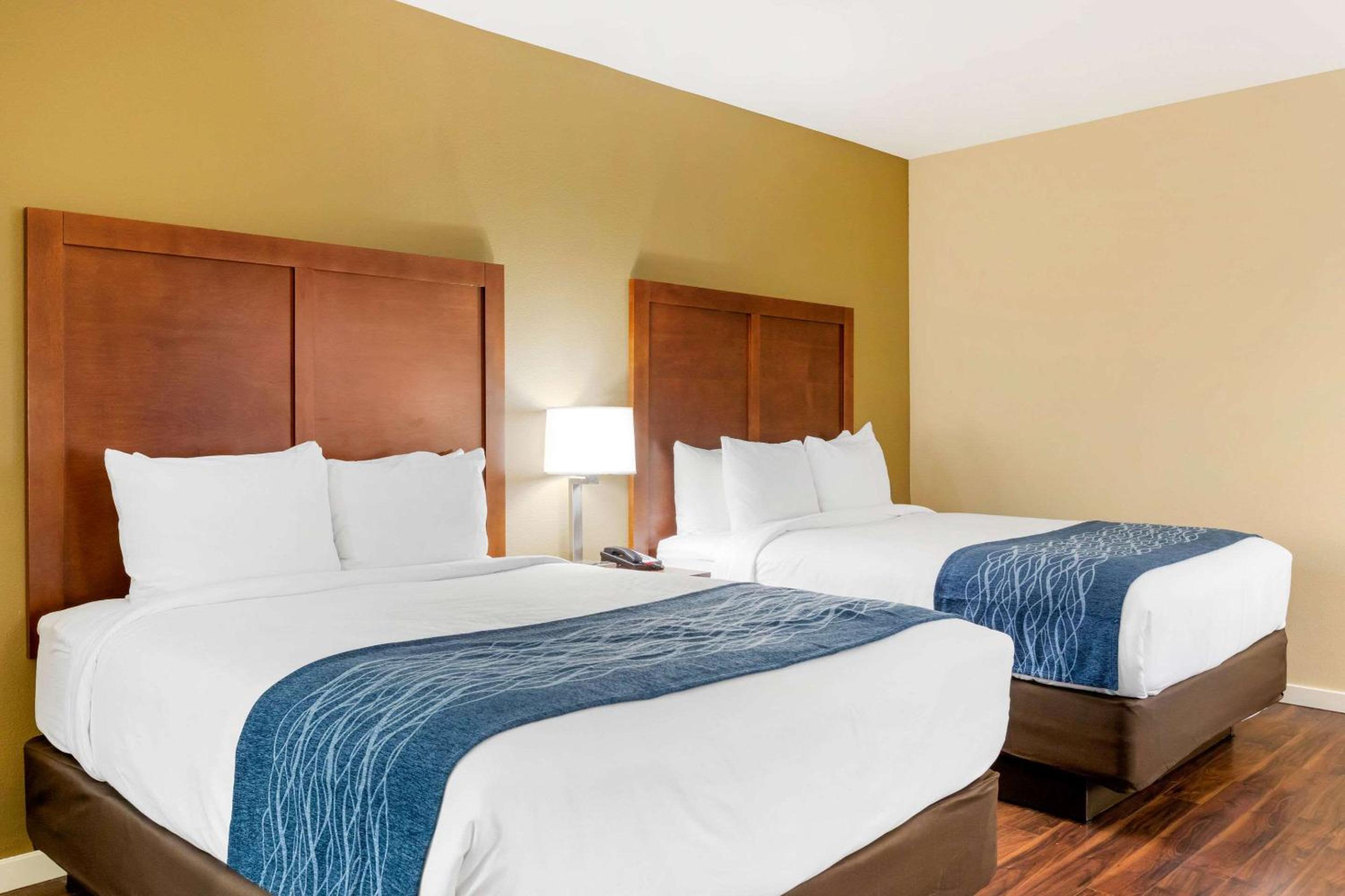 Standard Room, 2 Queen Beds, Non Smoking - Photo 2