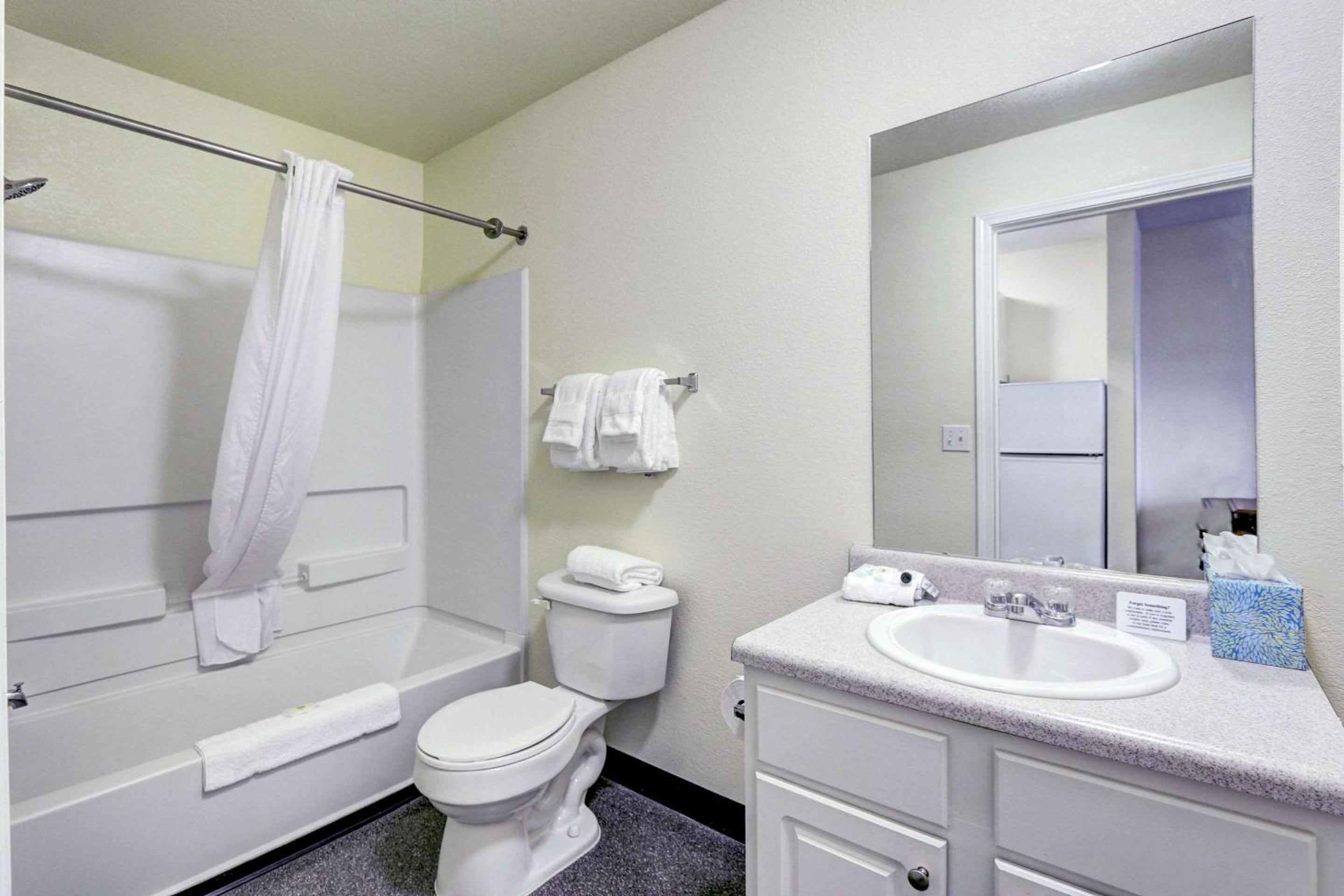 King Room - Non-Smoking - Photo 2
