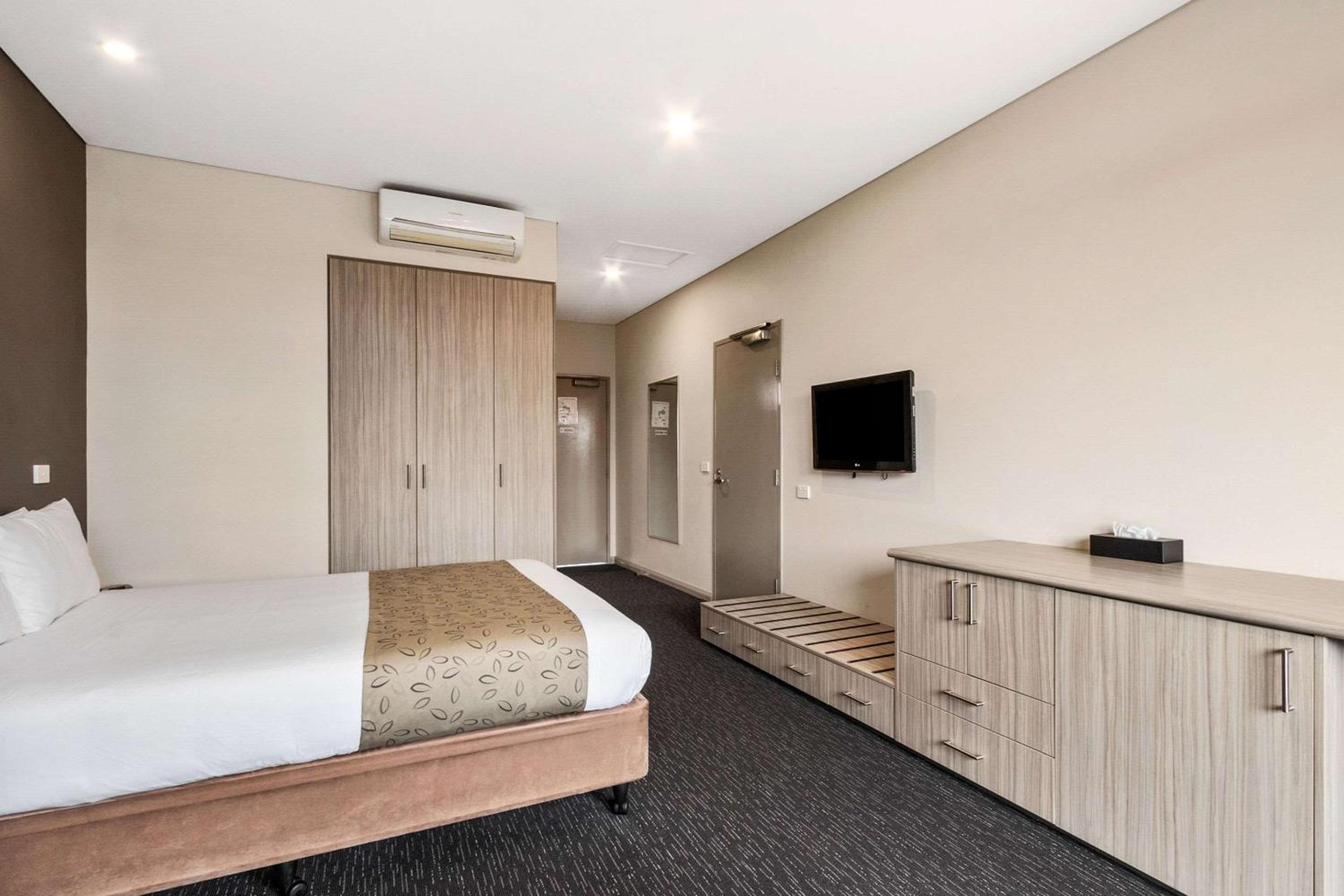 Superior Queen Suite photo 2