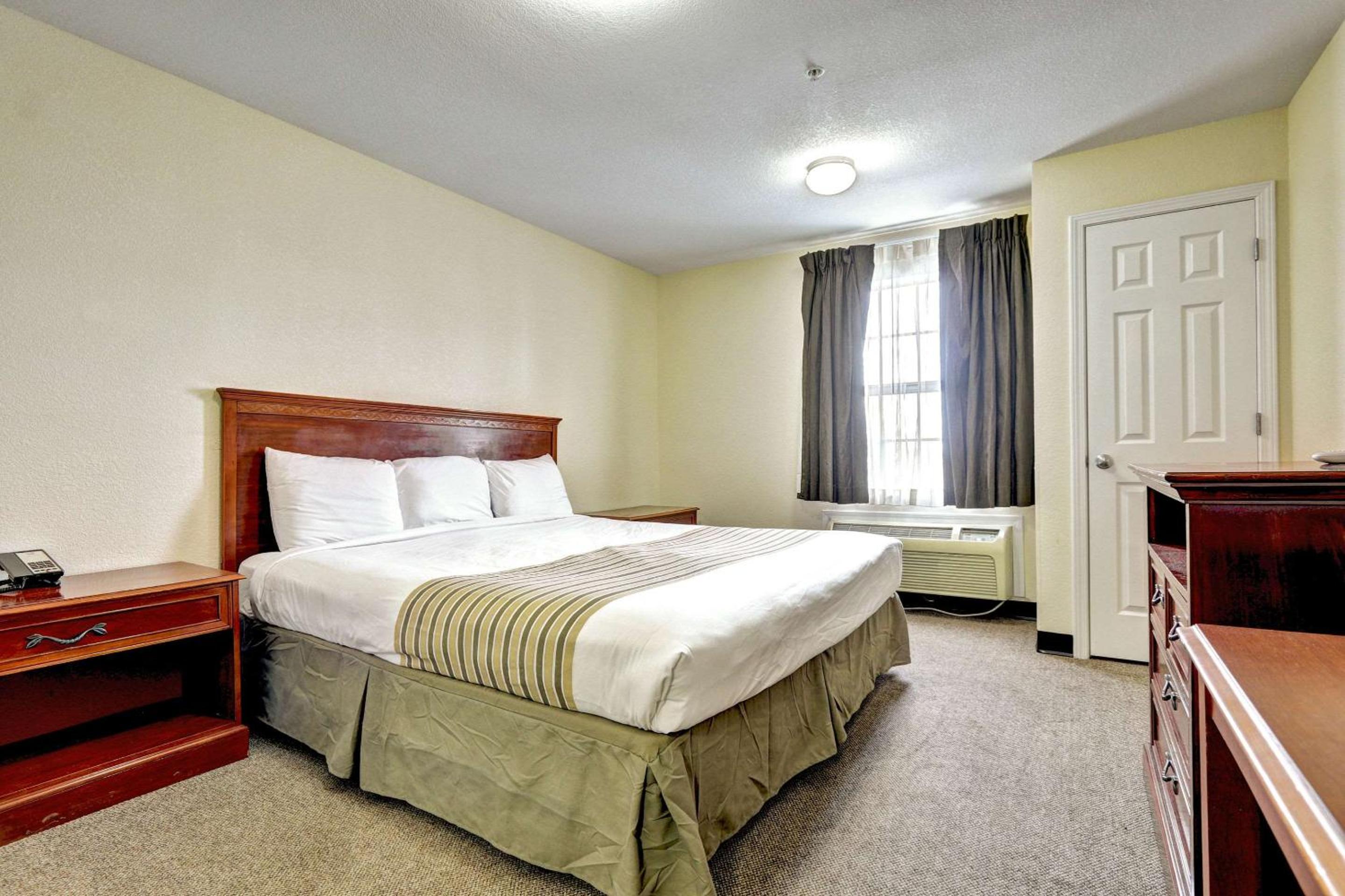 King Room - Non-Smoking - Photo 1
