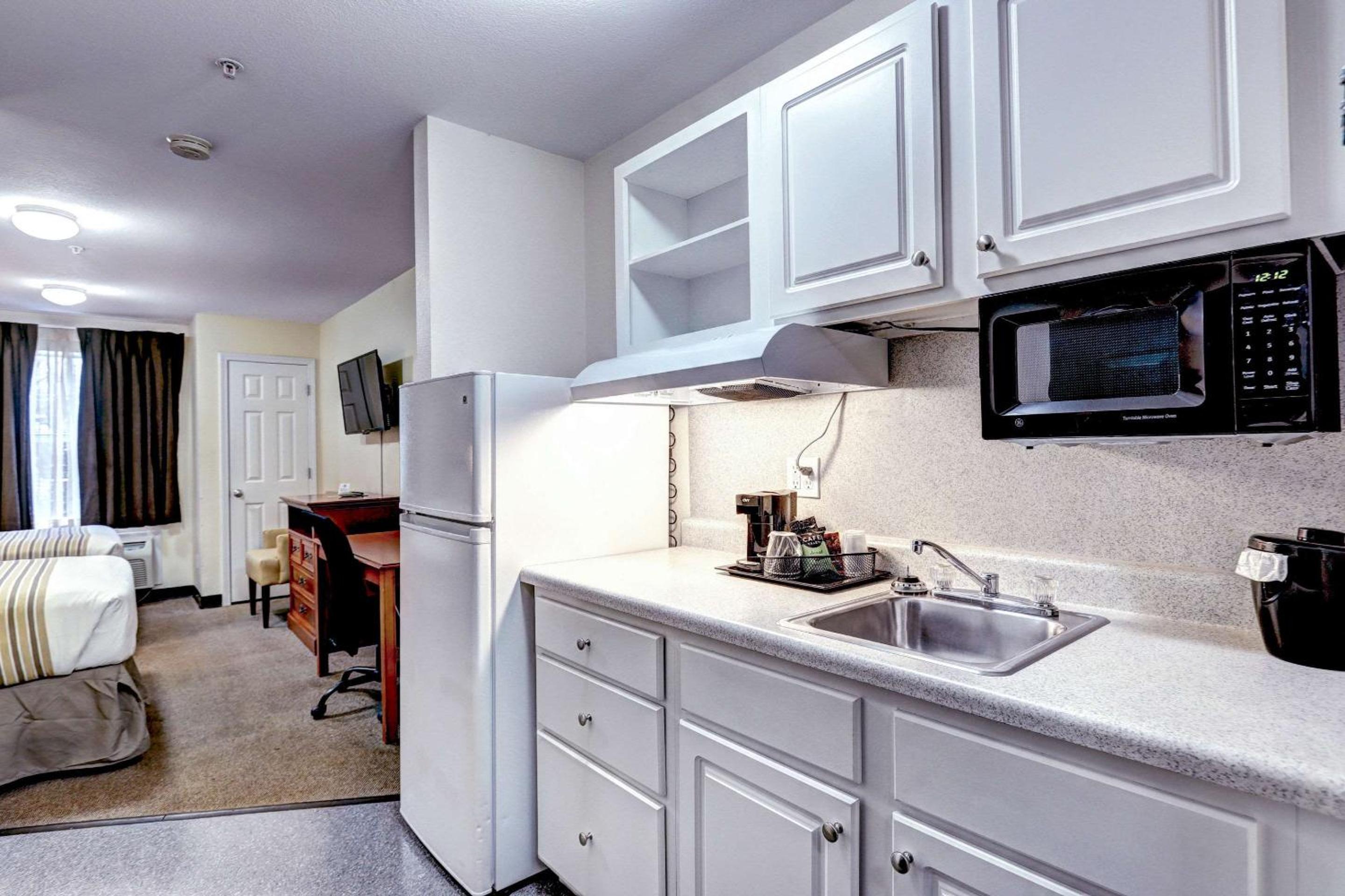 Double Room with Two Double Beds - Non-Smoking - Photo 1