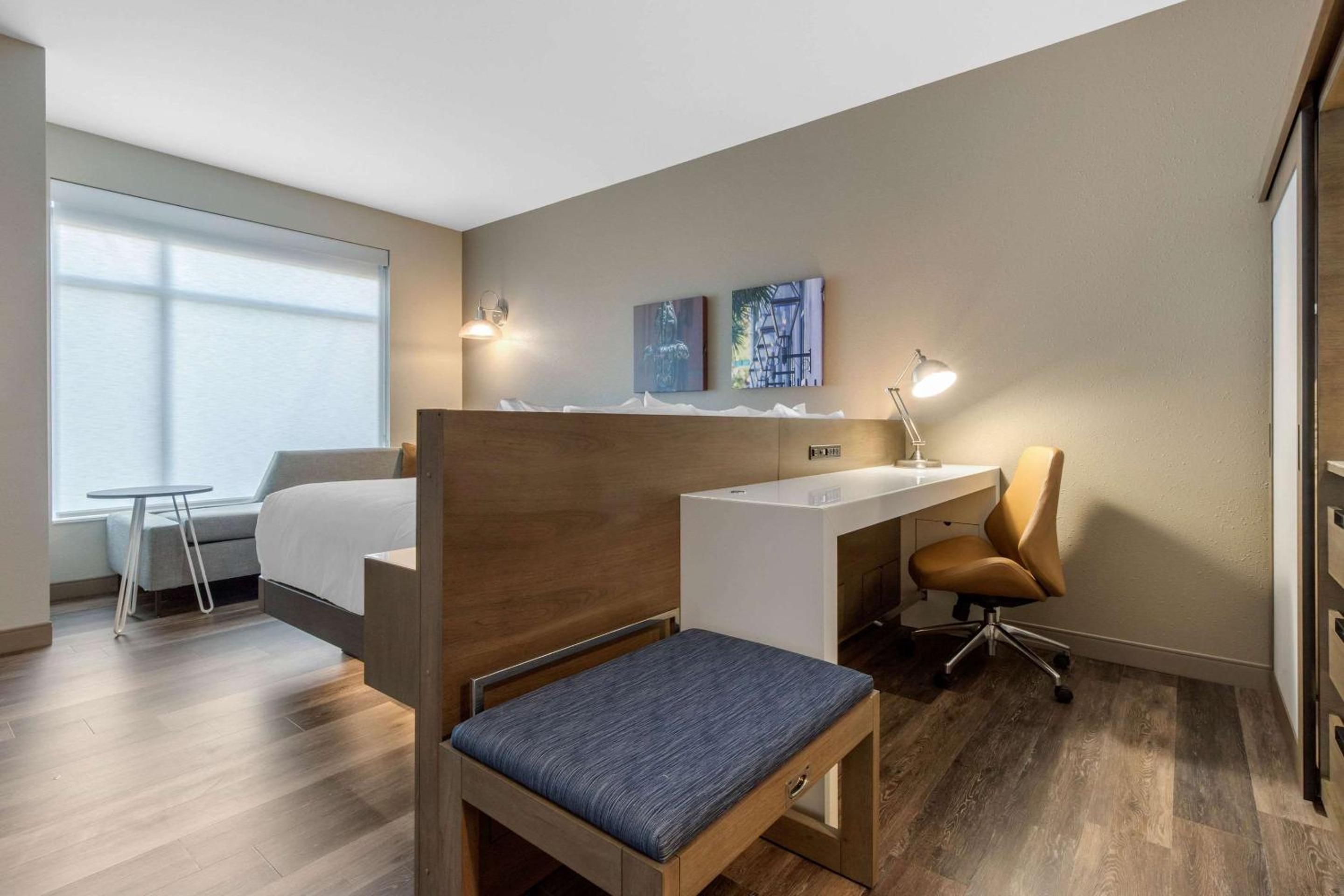 King Room - Non-Smoking - Photo 5