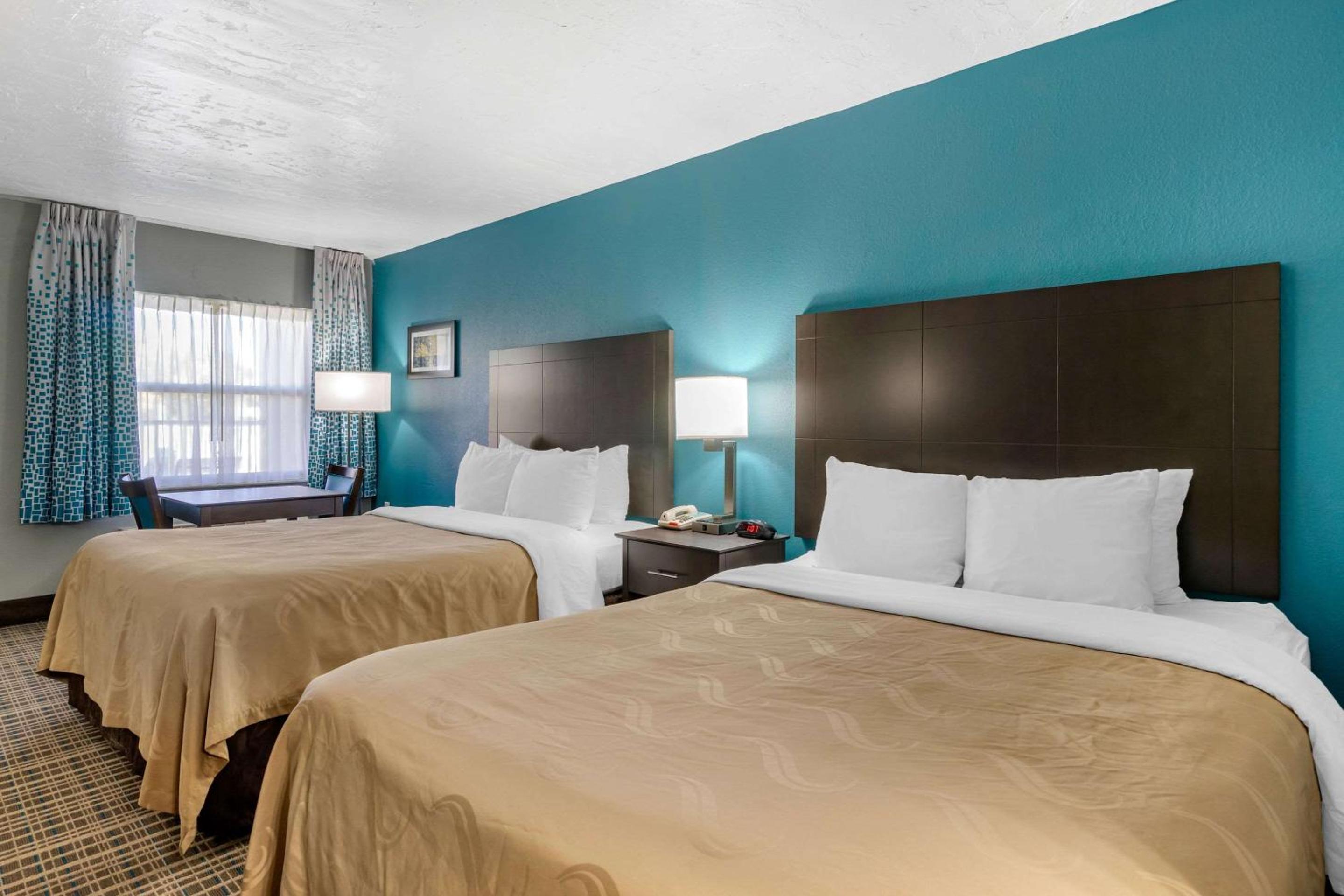 Queen Room with Two Queen Beds - Non-Smoking - Photo 1