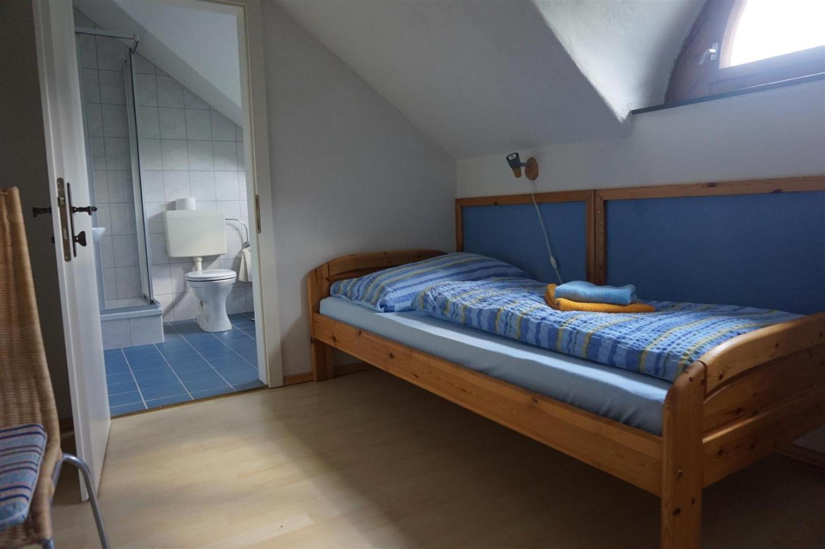 Twin Room with Private Bathroom - Photo 6
