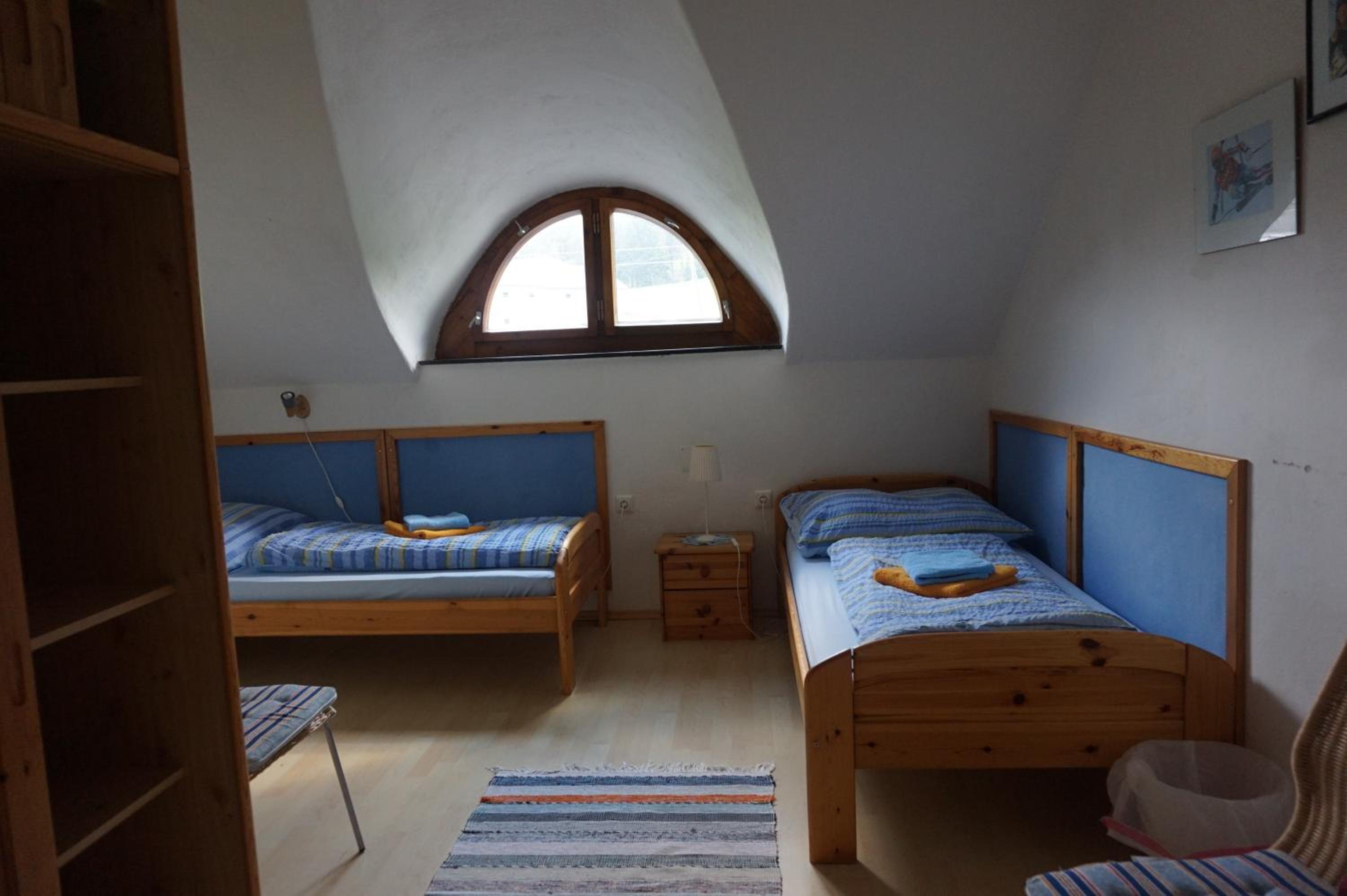 Twin Room with Private Bathroom - Photo 5