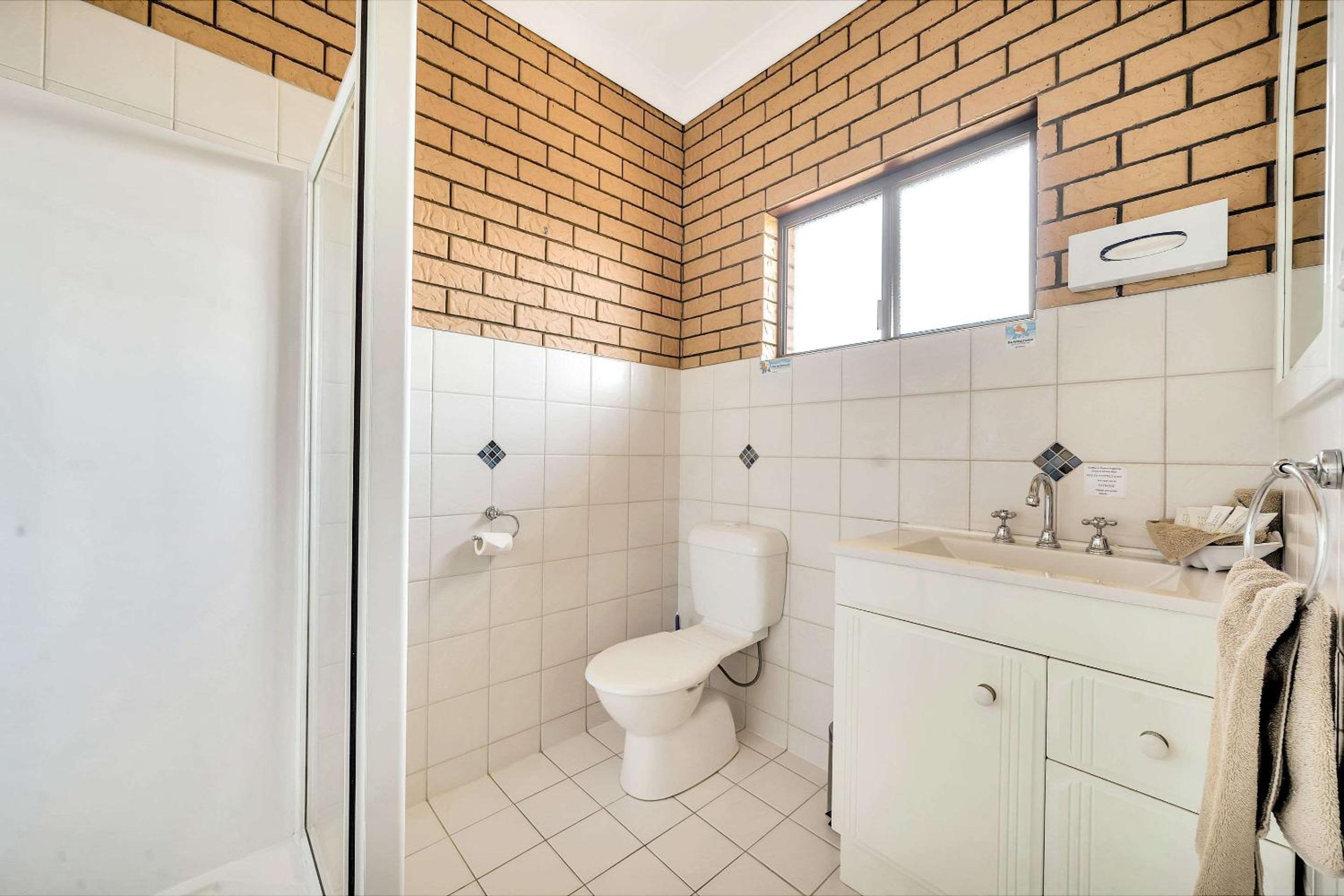 Standard Triple Room - Photo 3