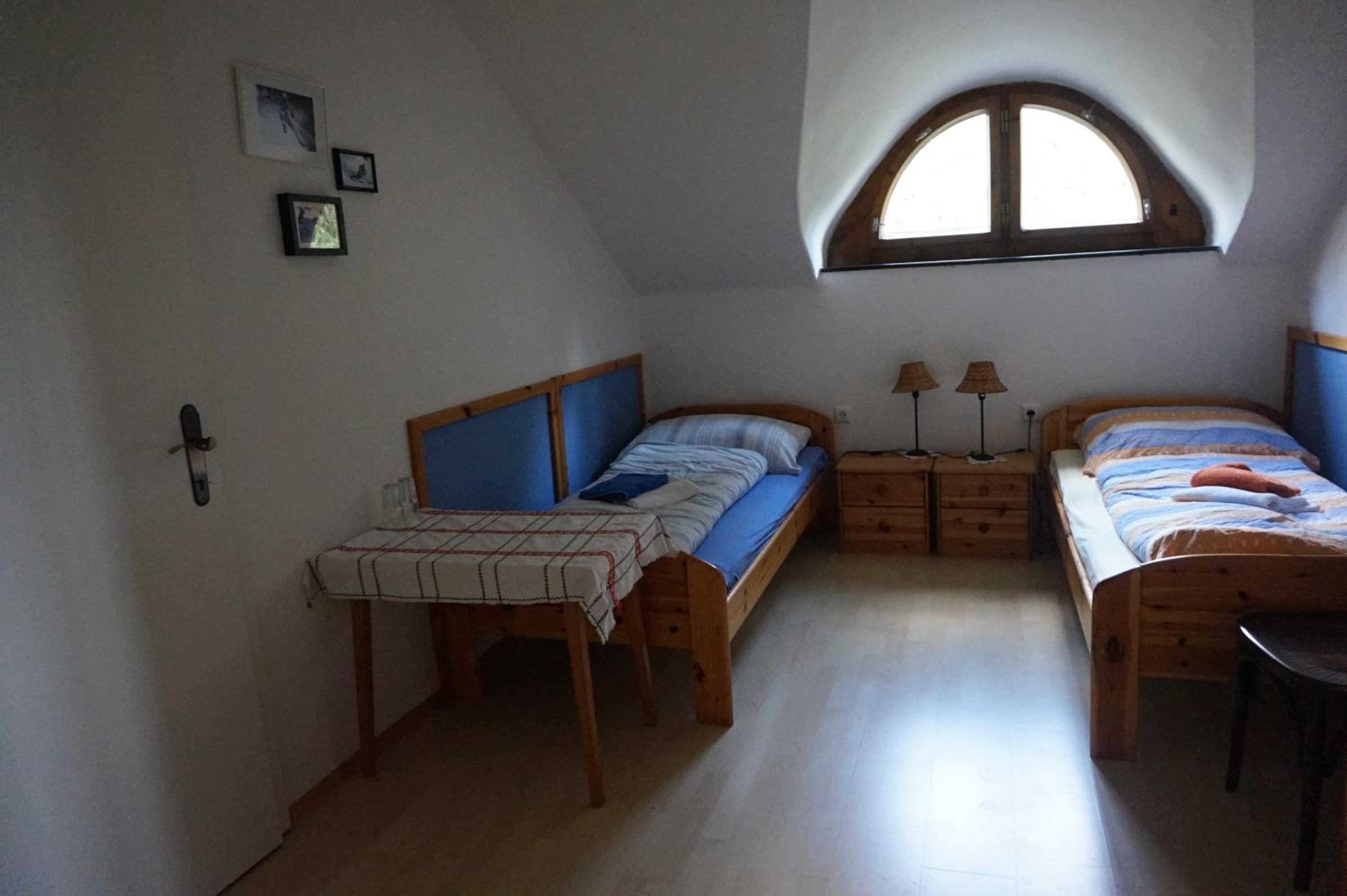 Twin Room with Private Bathroom - Photo 3