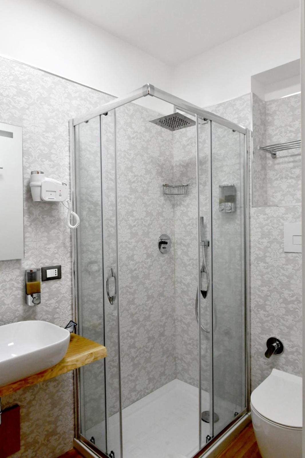 Triple Room with Private Bathroom - Photo 2