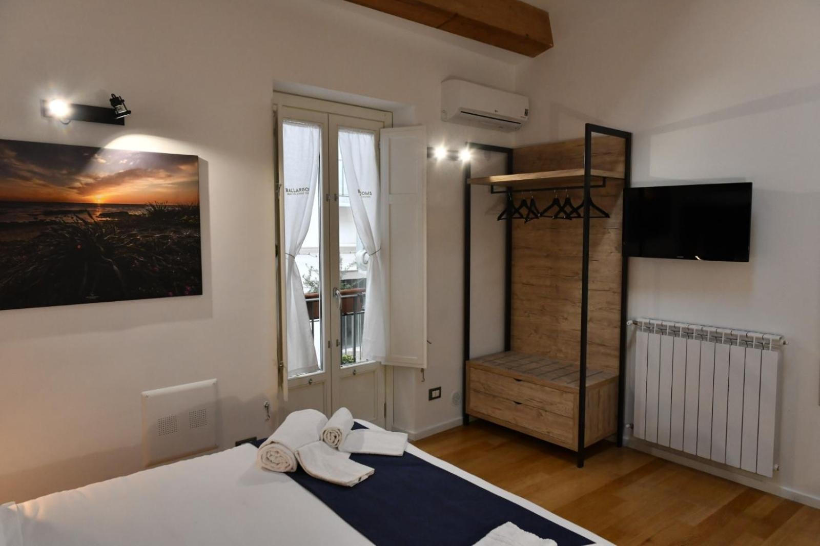Double Room with Private Bathroom - Photo 21