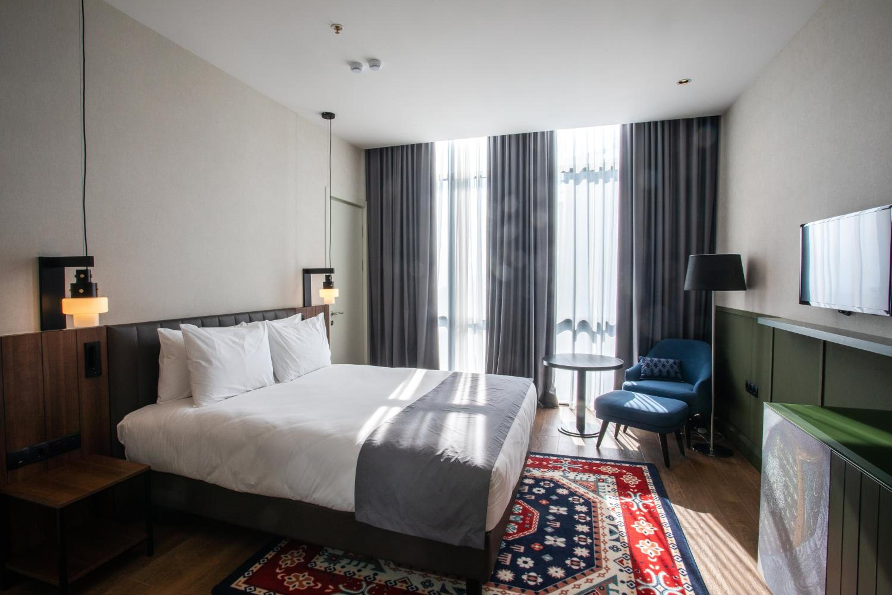 Standard Queen Room - Photo 10