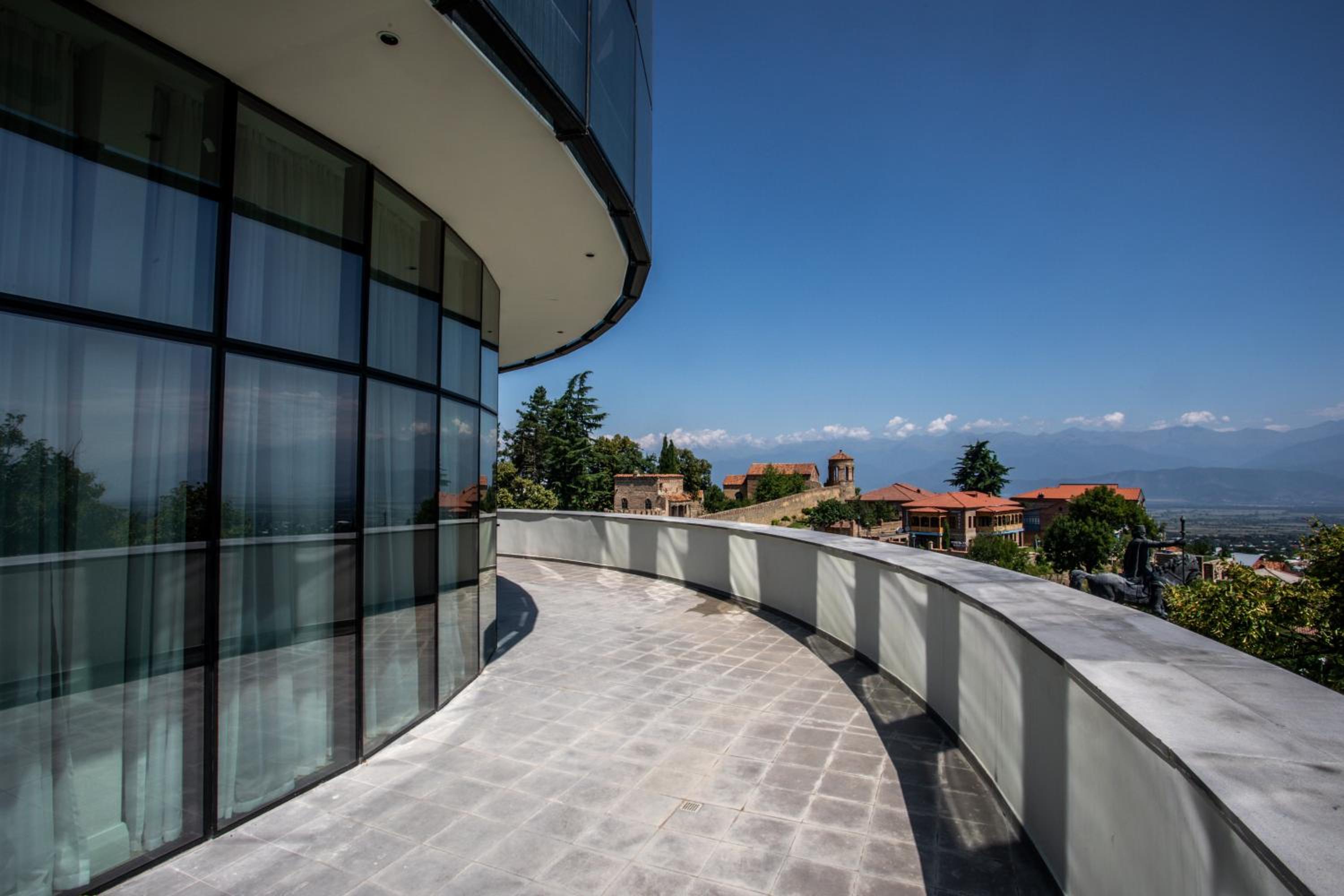 Queen Suite with Terrace and Mountain View - Photo 4