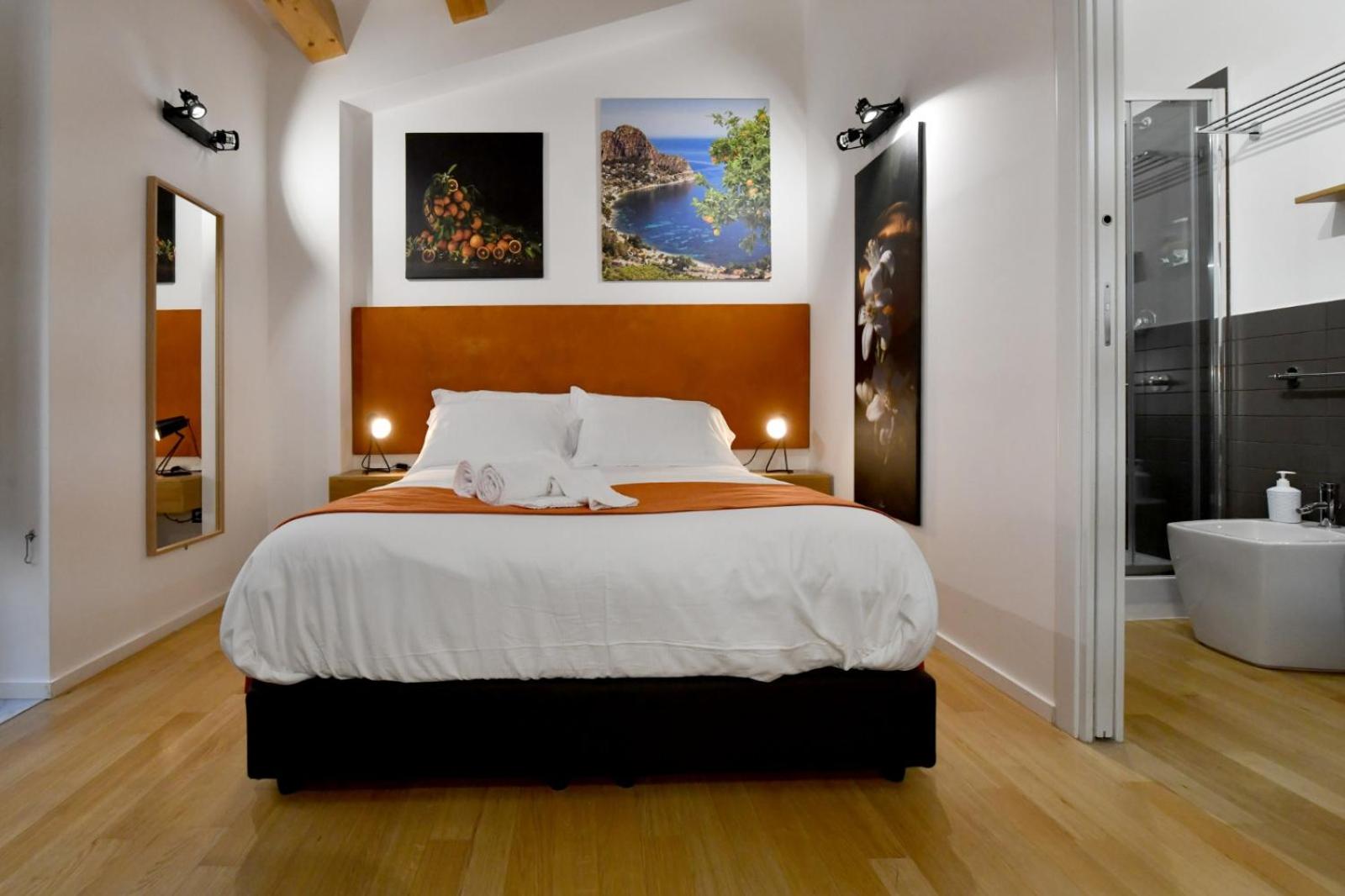 Double Room with Private Bathroom - Photo 9