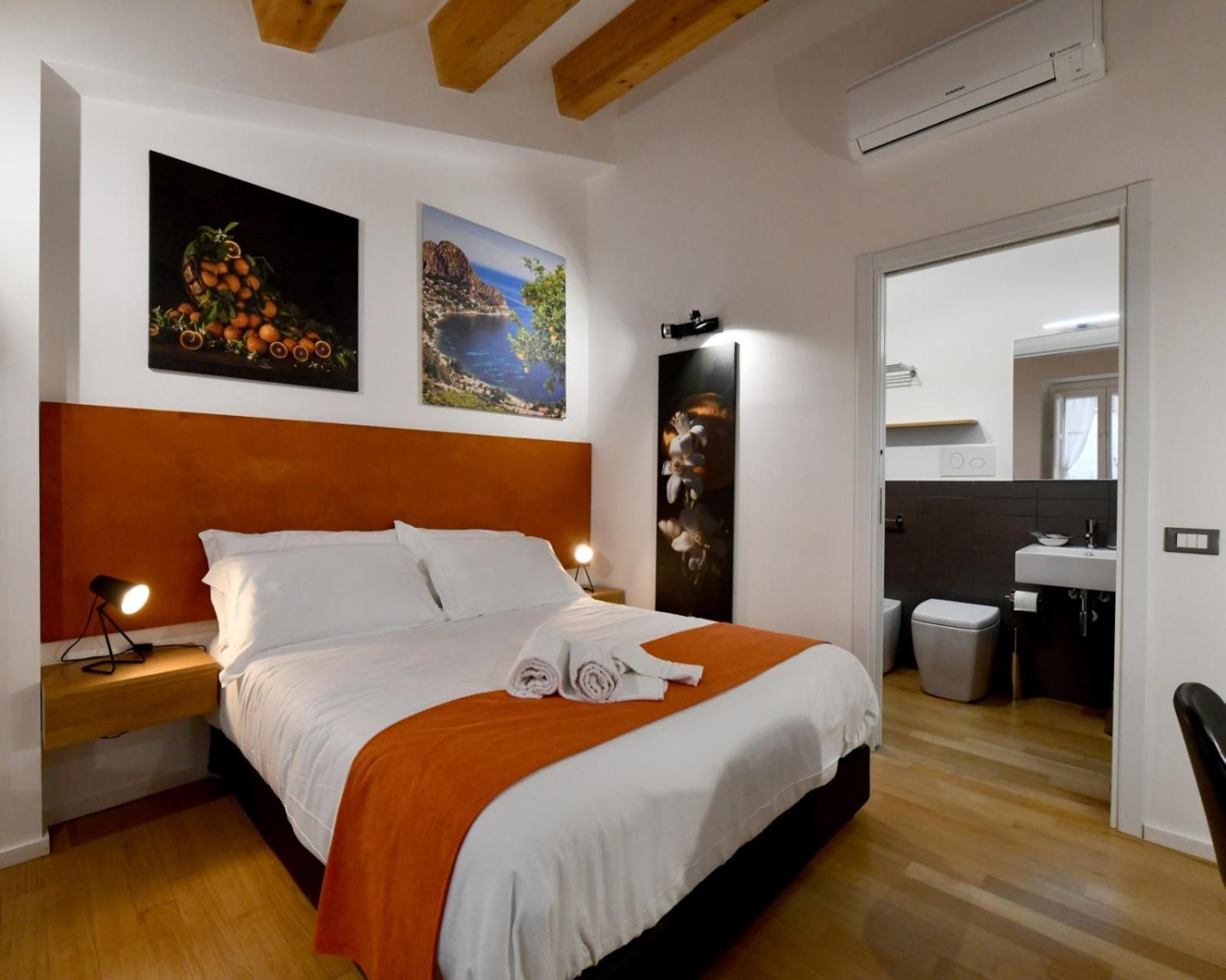 Double Room with Private Bathroom - Photo 10