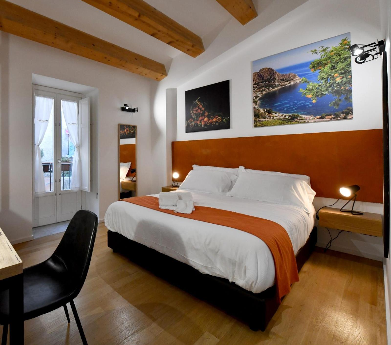 Double Room with Private Bathroom - Photo 13