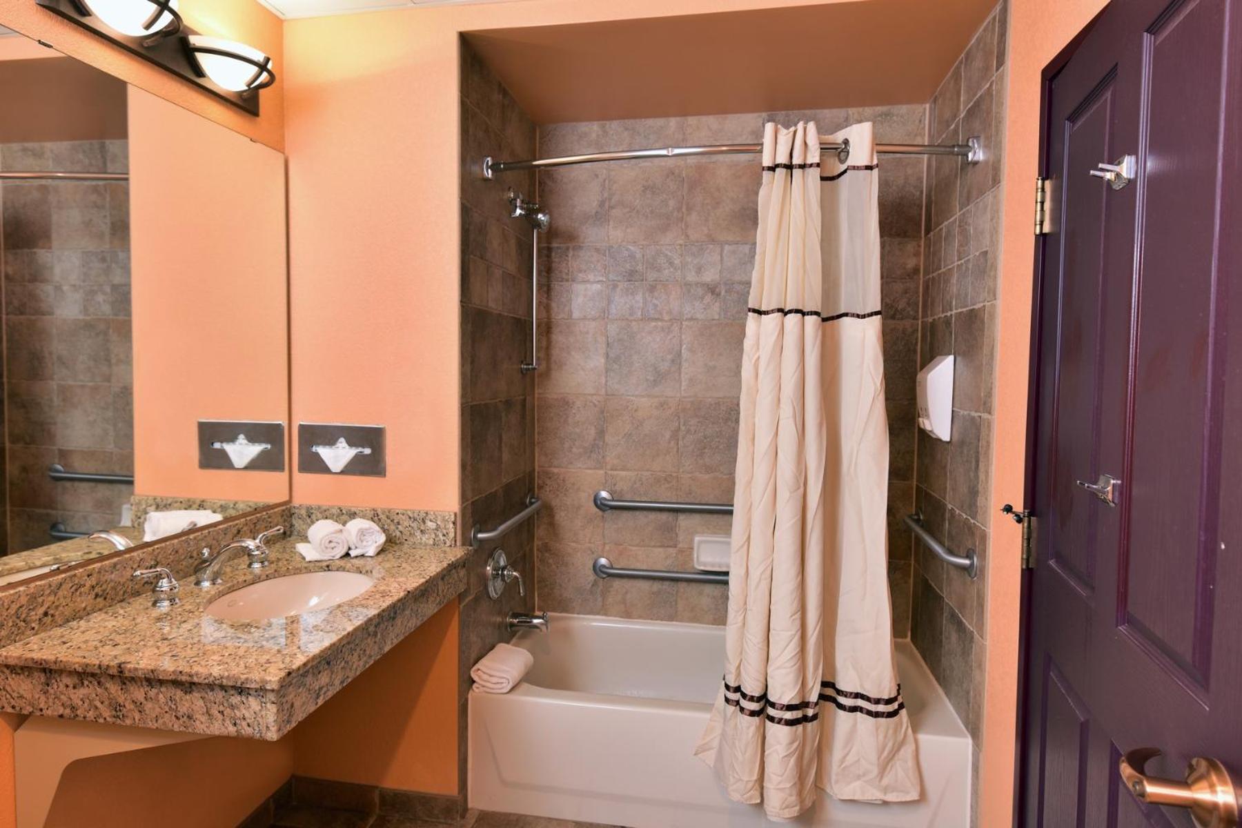 Two-Bedroom Deluxe Condo With River View - Non-Smoking photo 2
