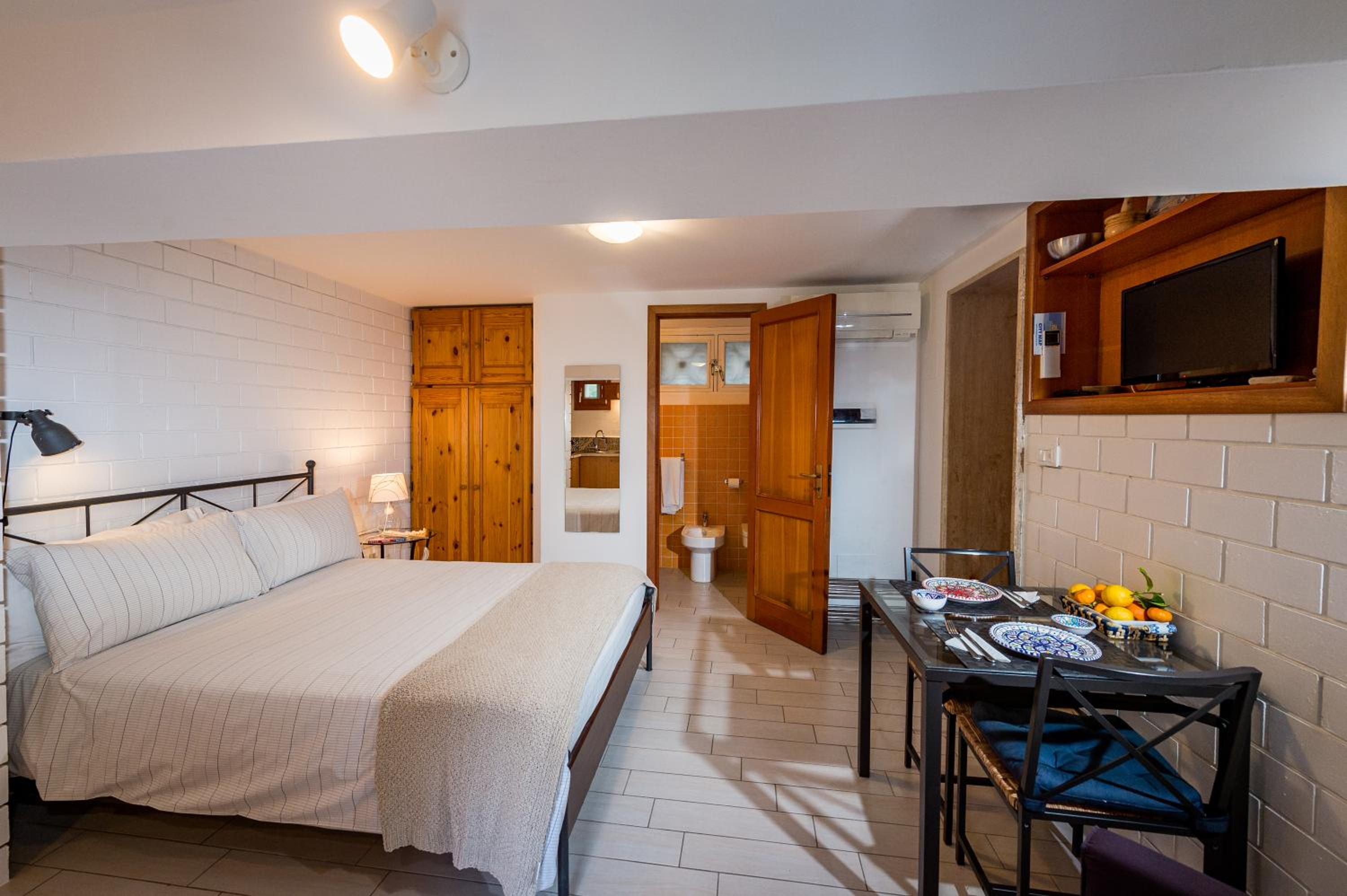Studio Apartment with Sea View photo 2
