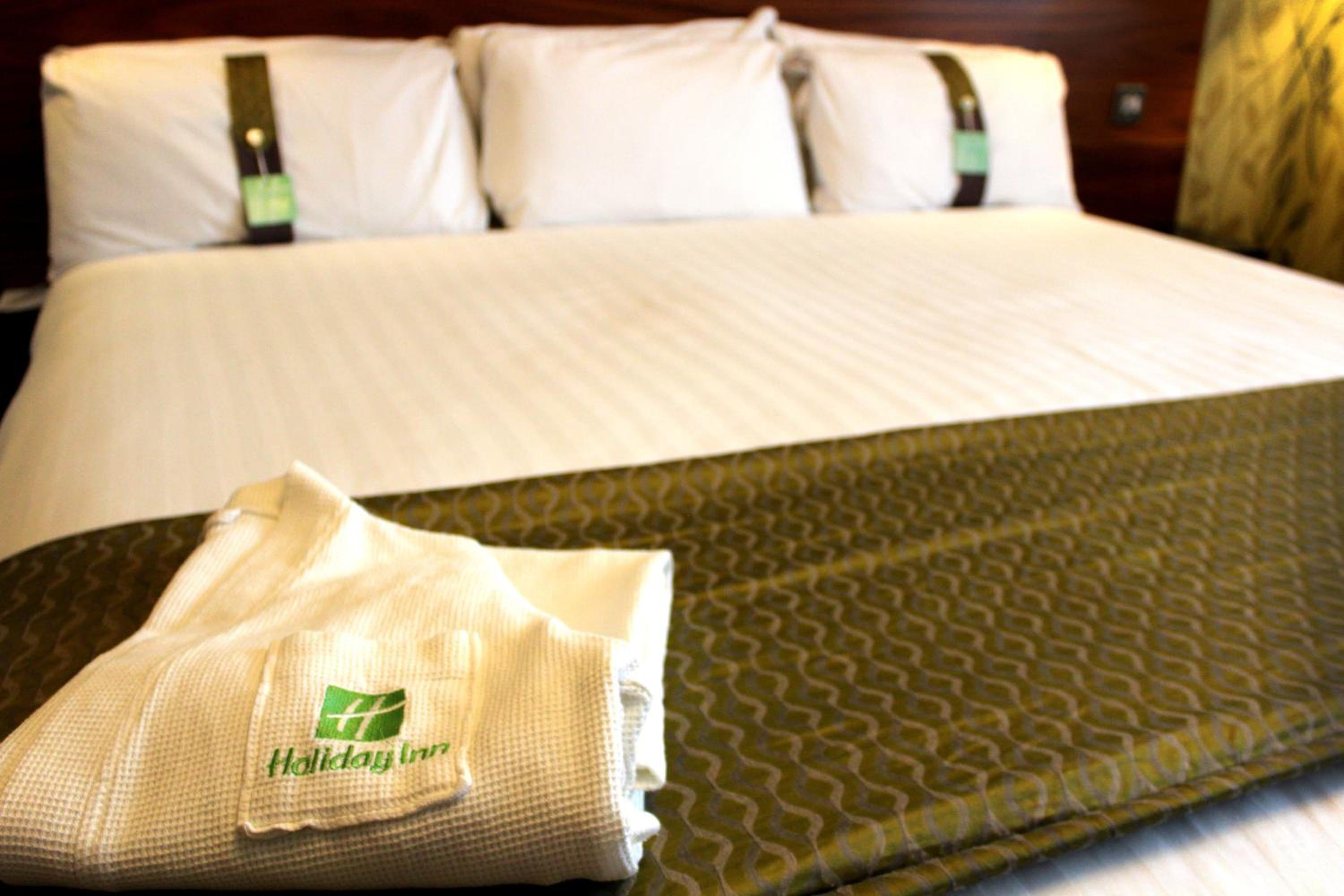 Premium King Room - Photo 4