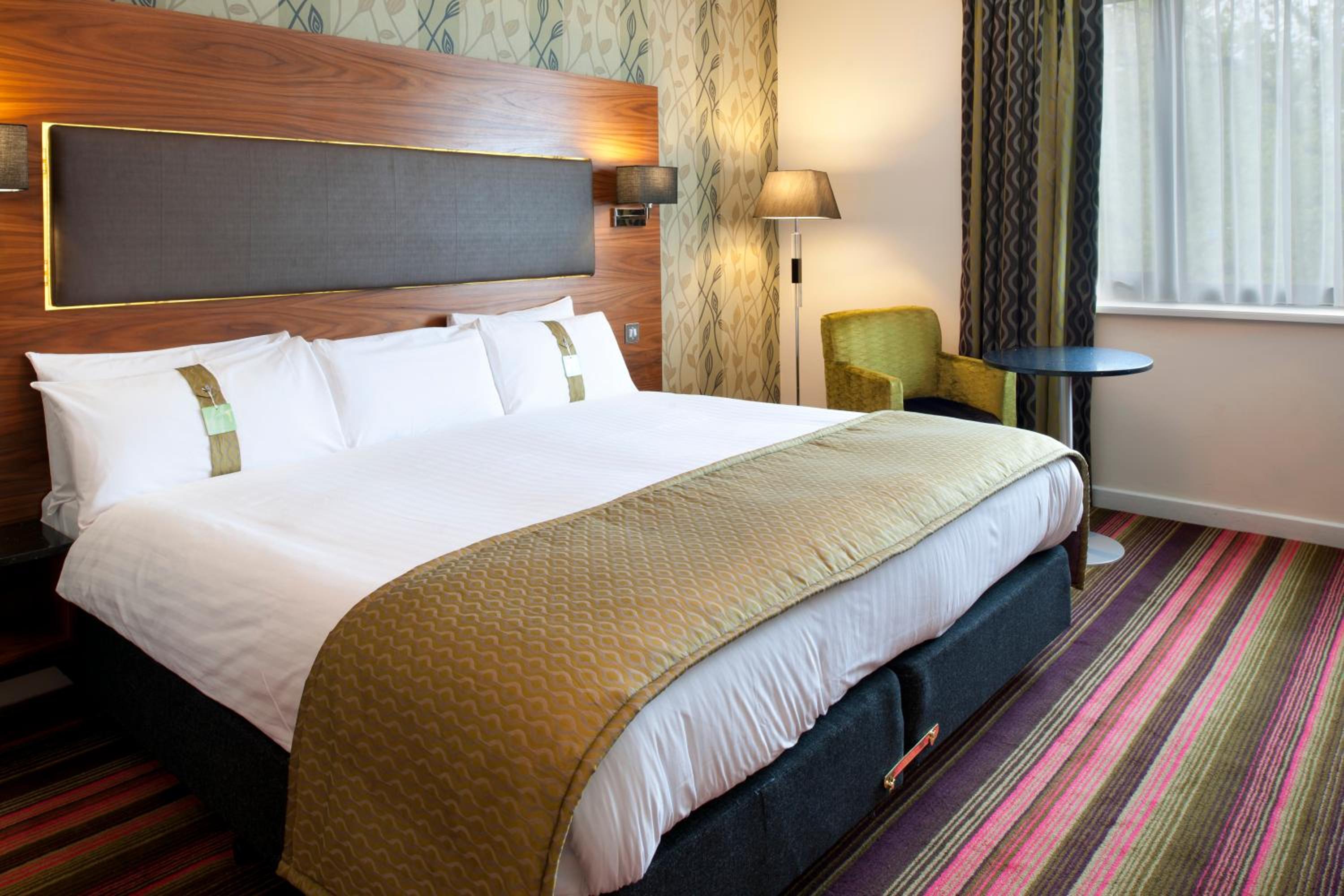 Premium King Room - Photo 3