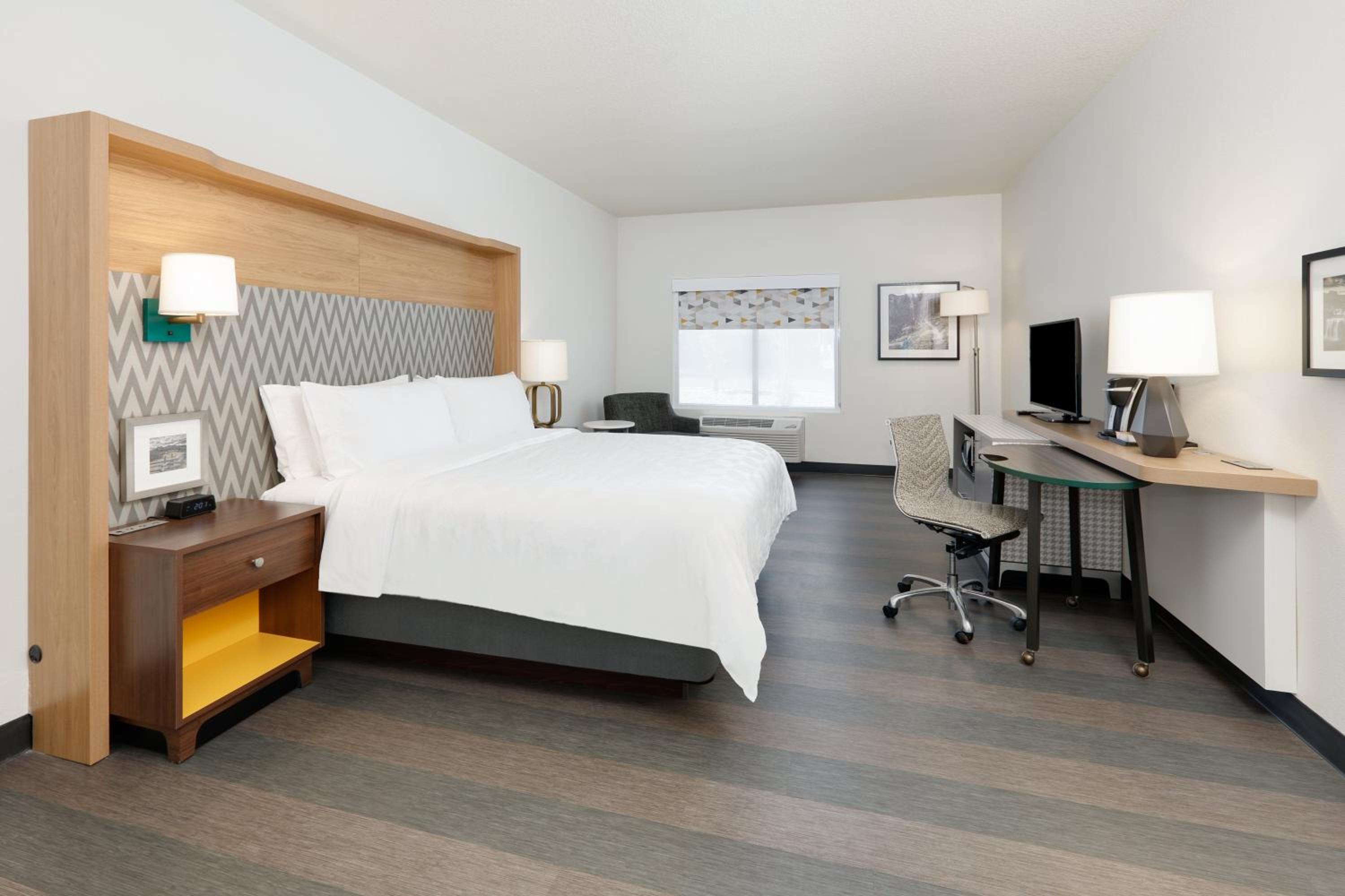 King Suite with One Bunk Bed - Photo 2