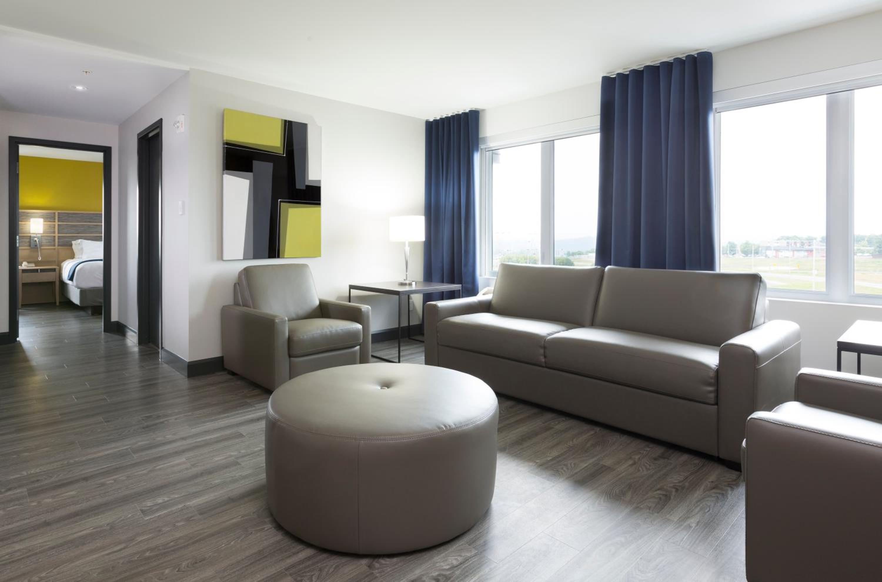 Suite - Non-Smoking - Photo 3