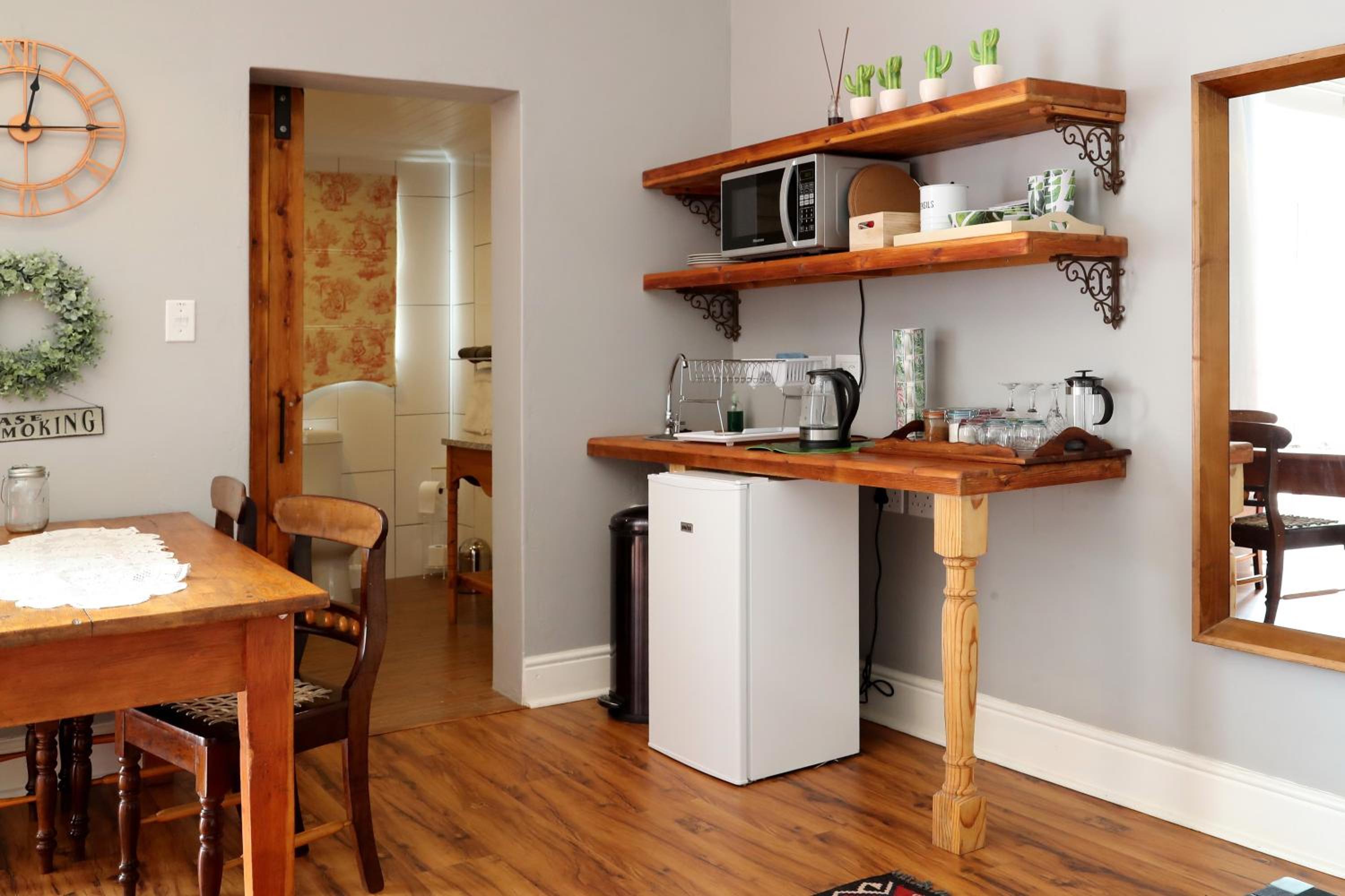 Family Room - Not Pet Friendly - Photo 9