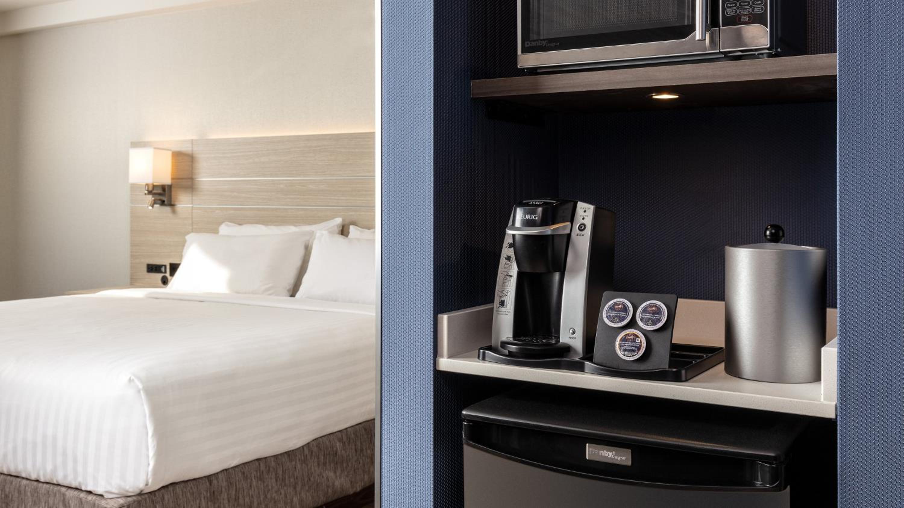 Standard King Room - Photo 5