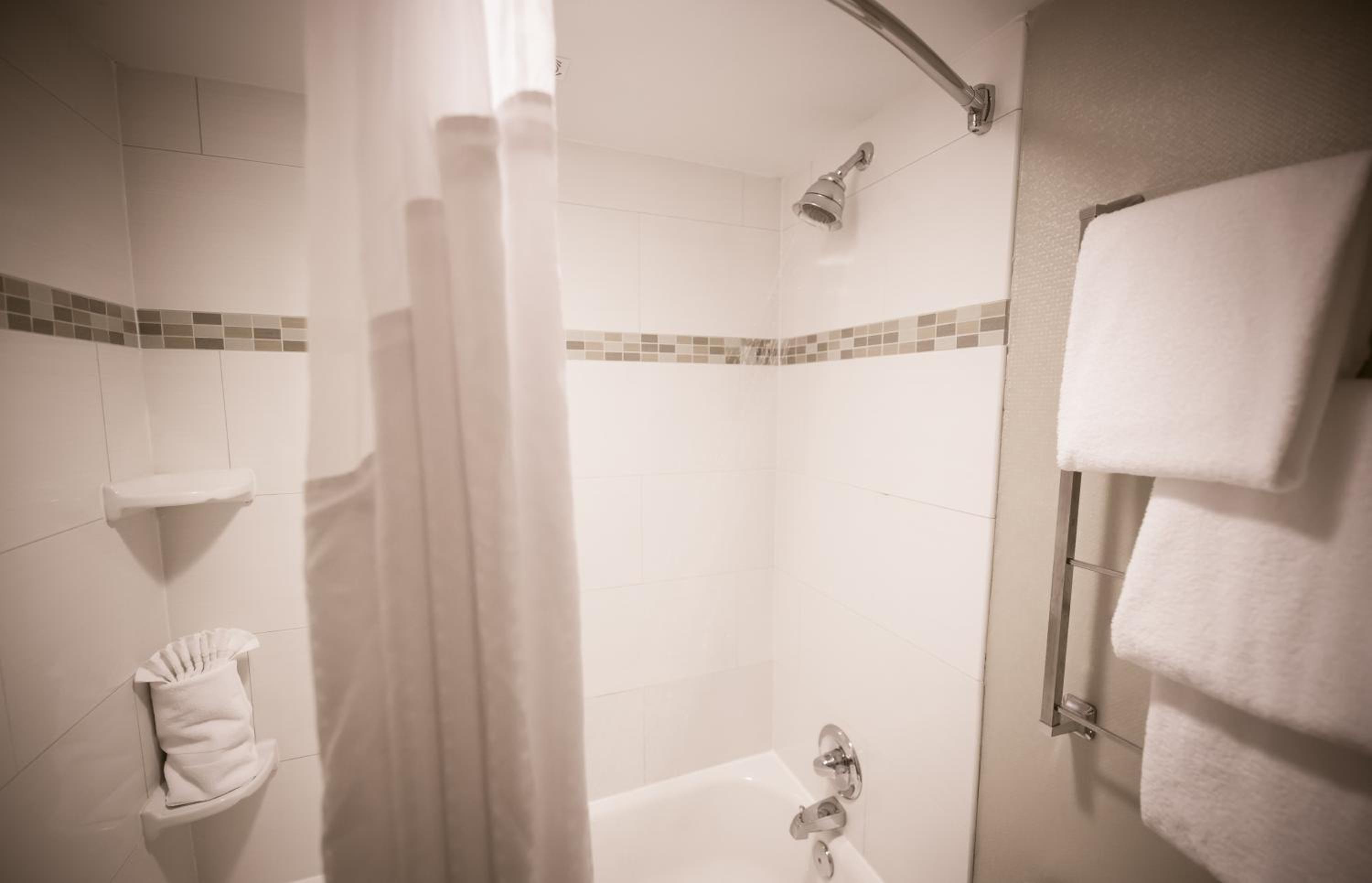 Standard King Room - High Floor photo 3