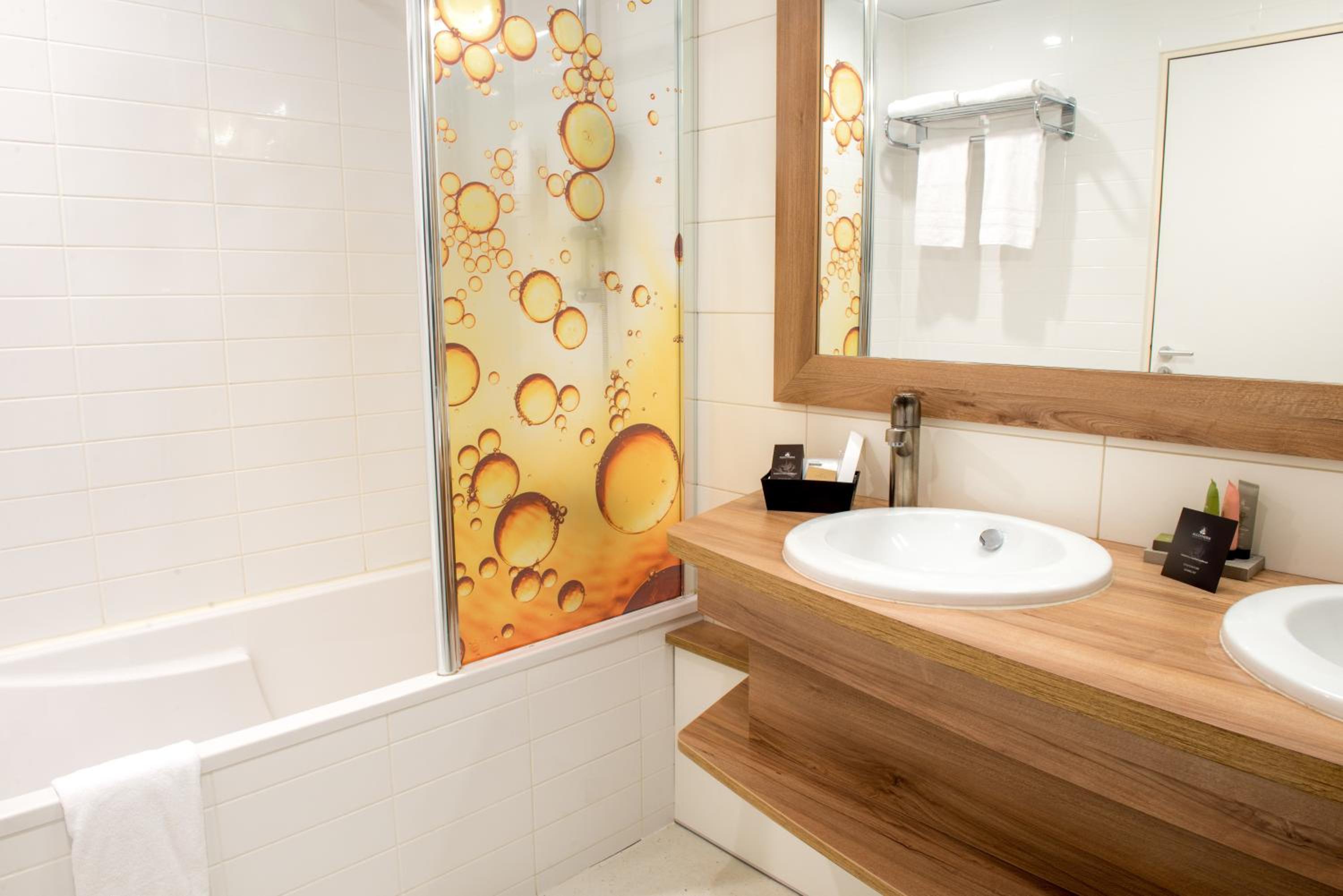 Junior Suite - Non-Smoking - Photo 6