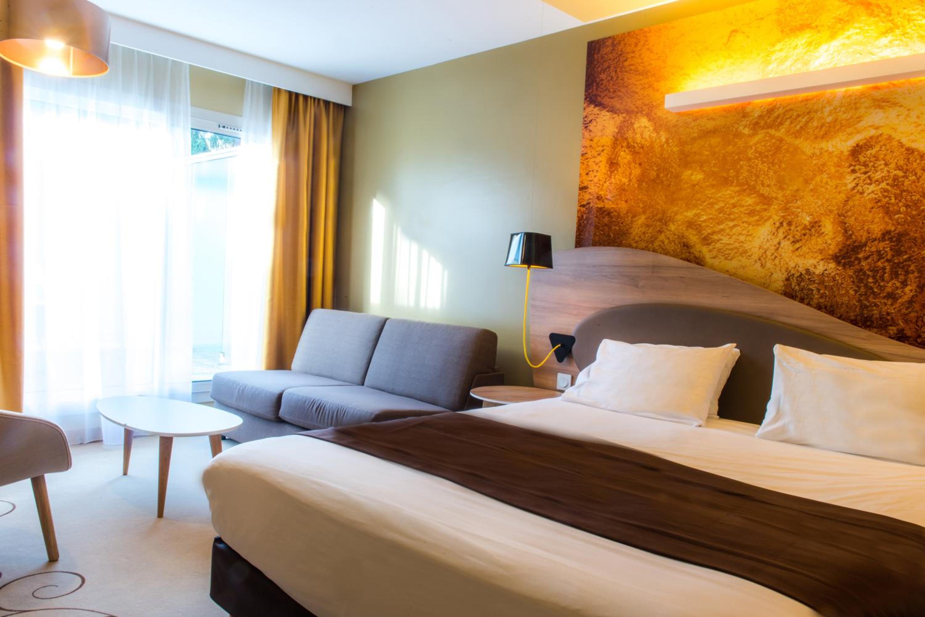 Junior Suite - Non-Smoking - Photo 5