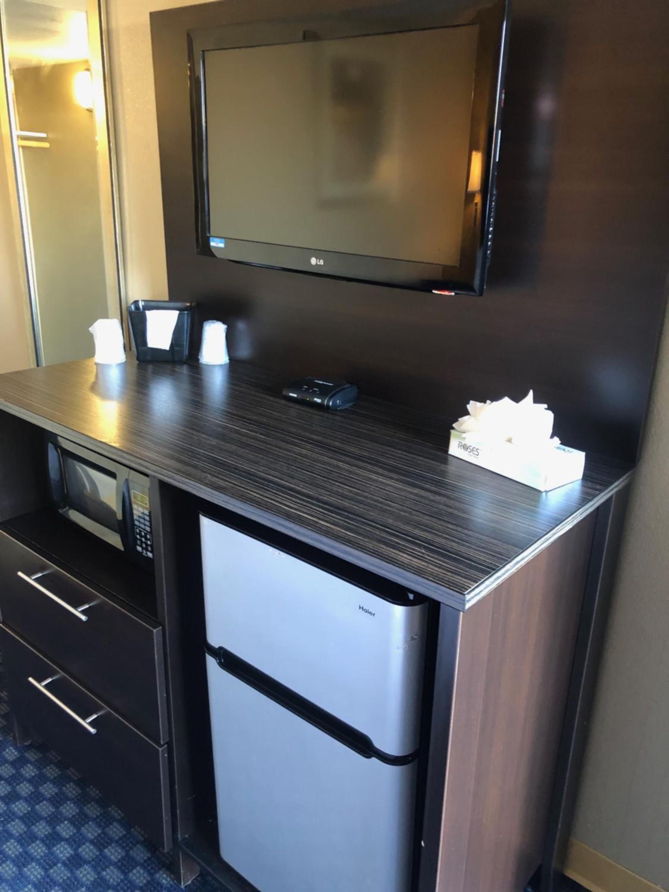 King Room with Walk-In Shower - Non-Smoking photo 3