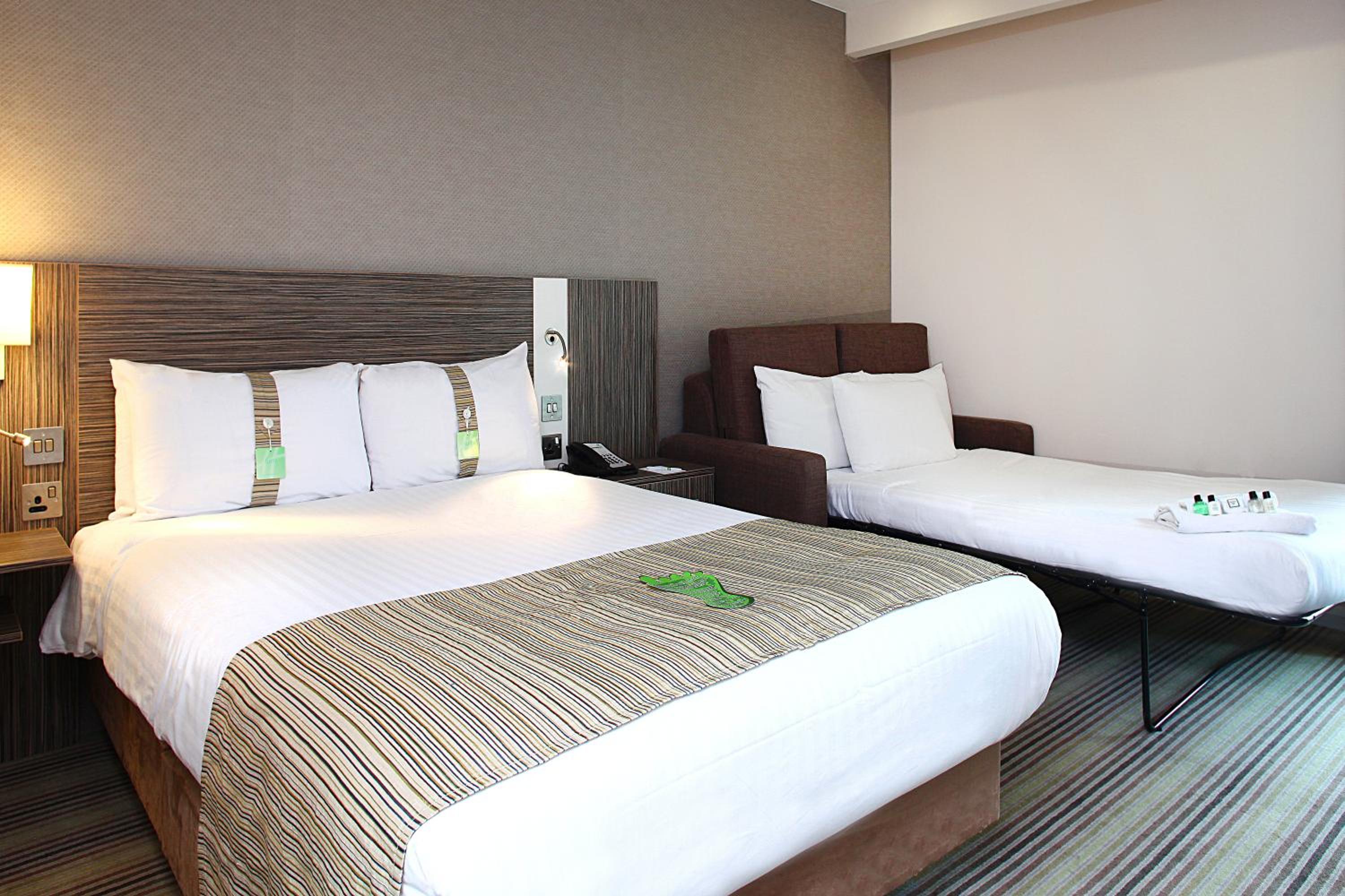 Standard Double Room with Single Sofa Bed - Photo 1