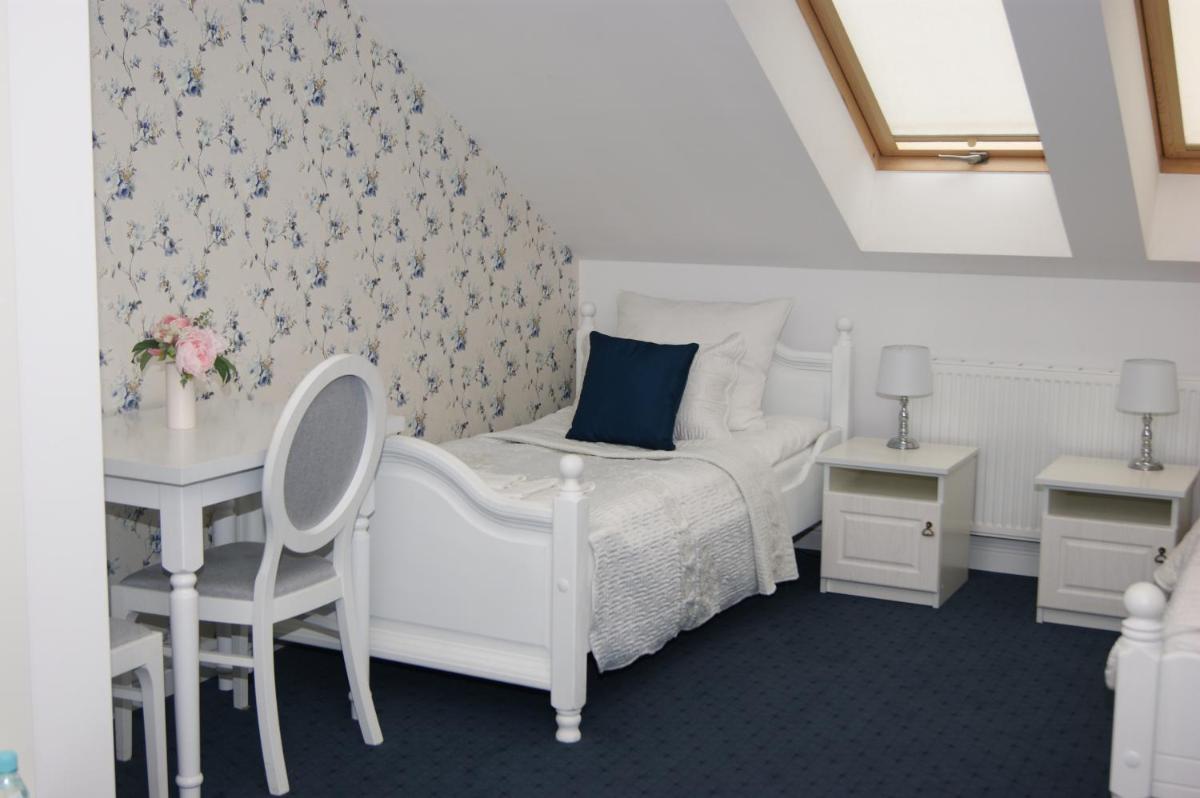 Deluxe Double Room (2 Adults + 1 Child) photo 2