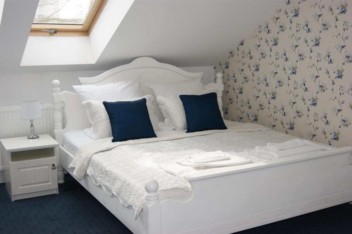 Deluxe Double Room (2 Adults + 1 Child) photo 1
