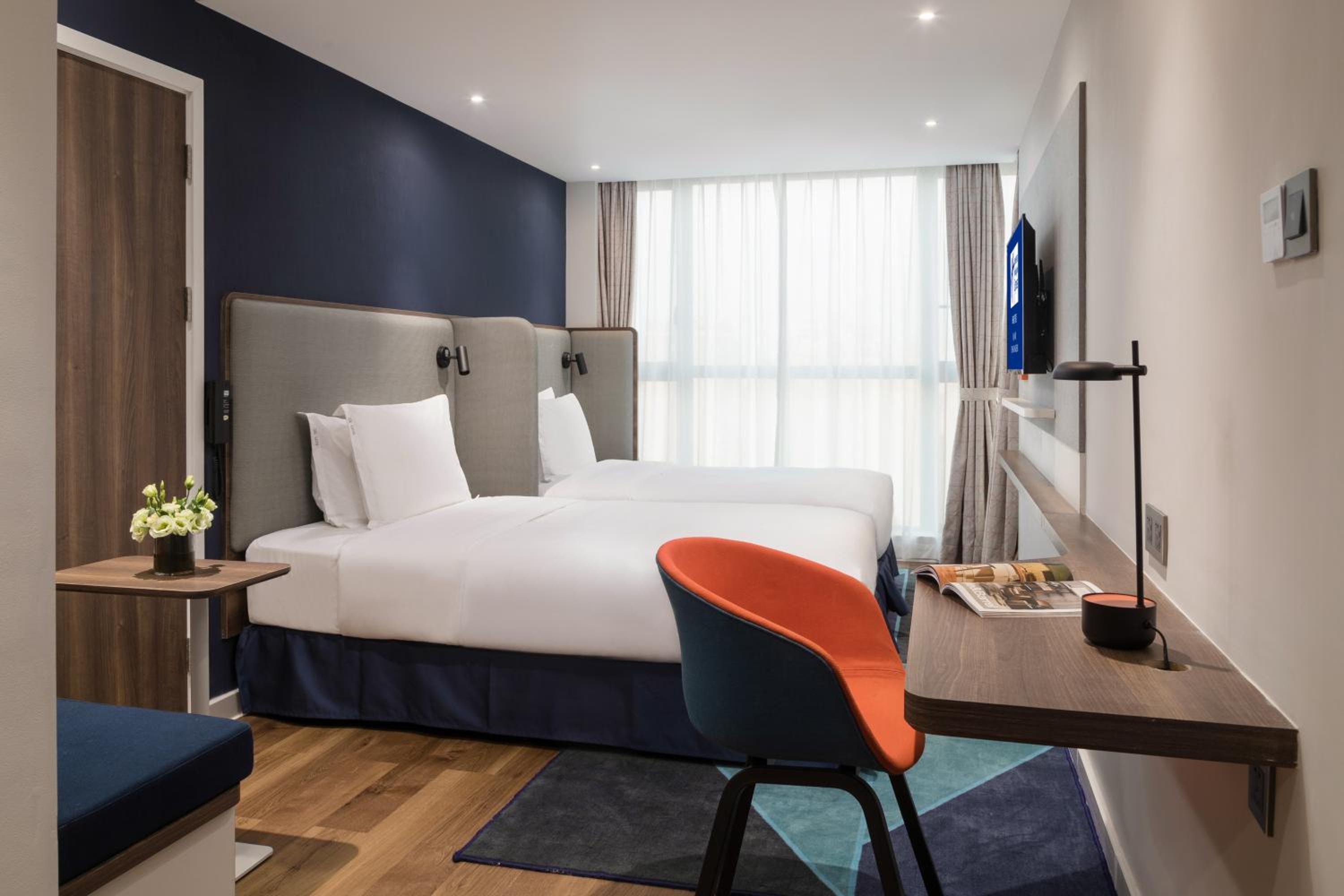 Standard Room with Two Single Beds - Accessible