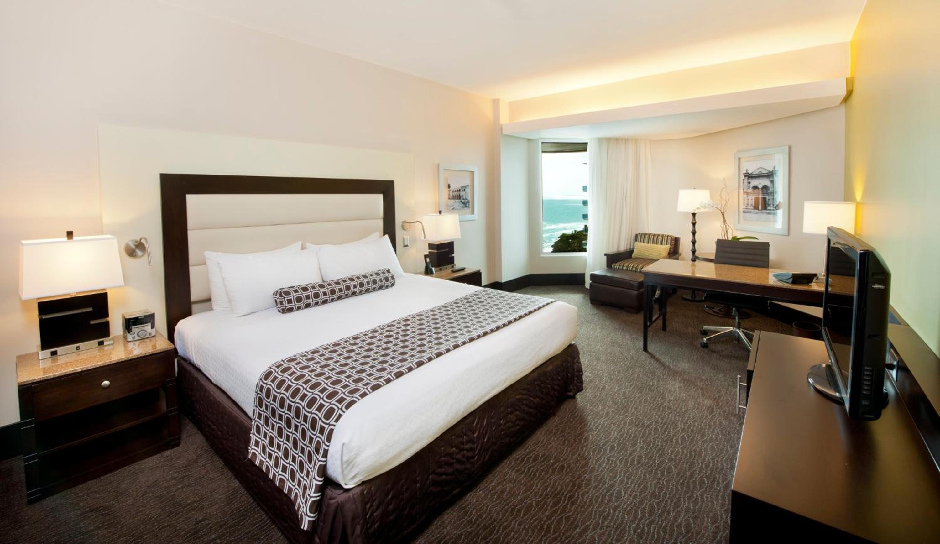 One Queen Bed Nonsmoke