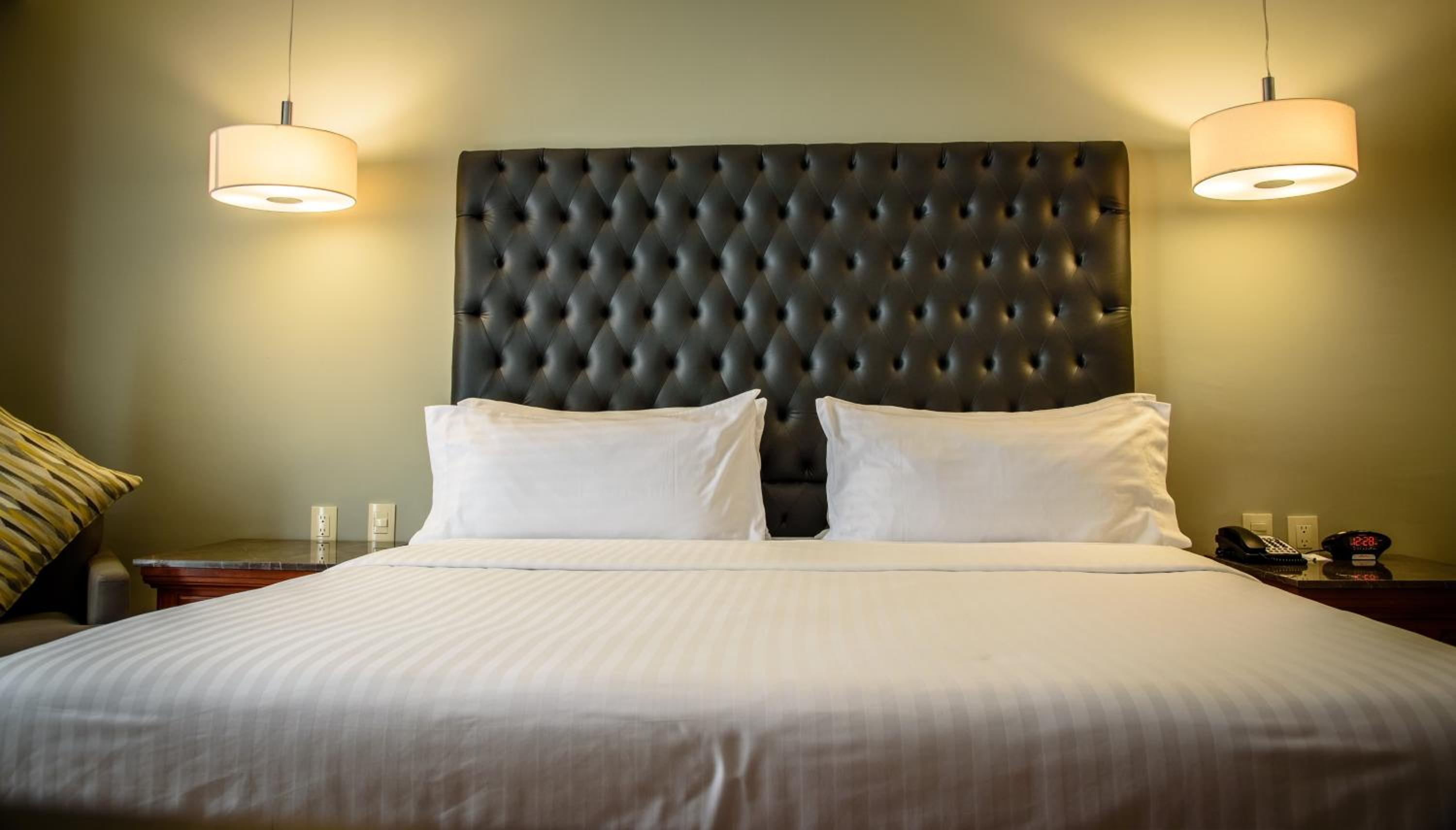 Standard King Room - Photo 2