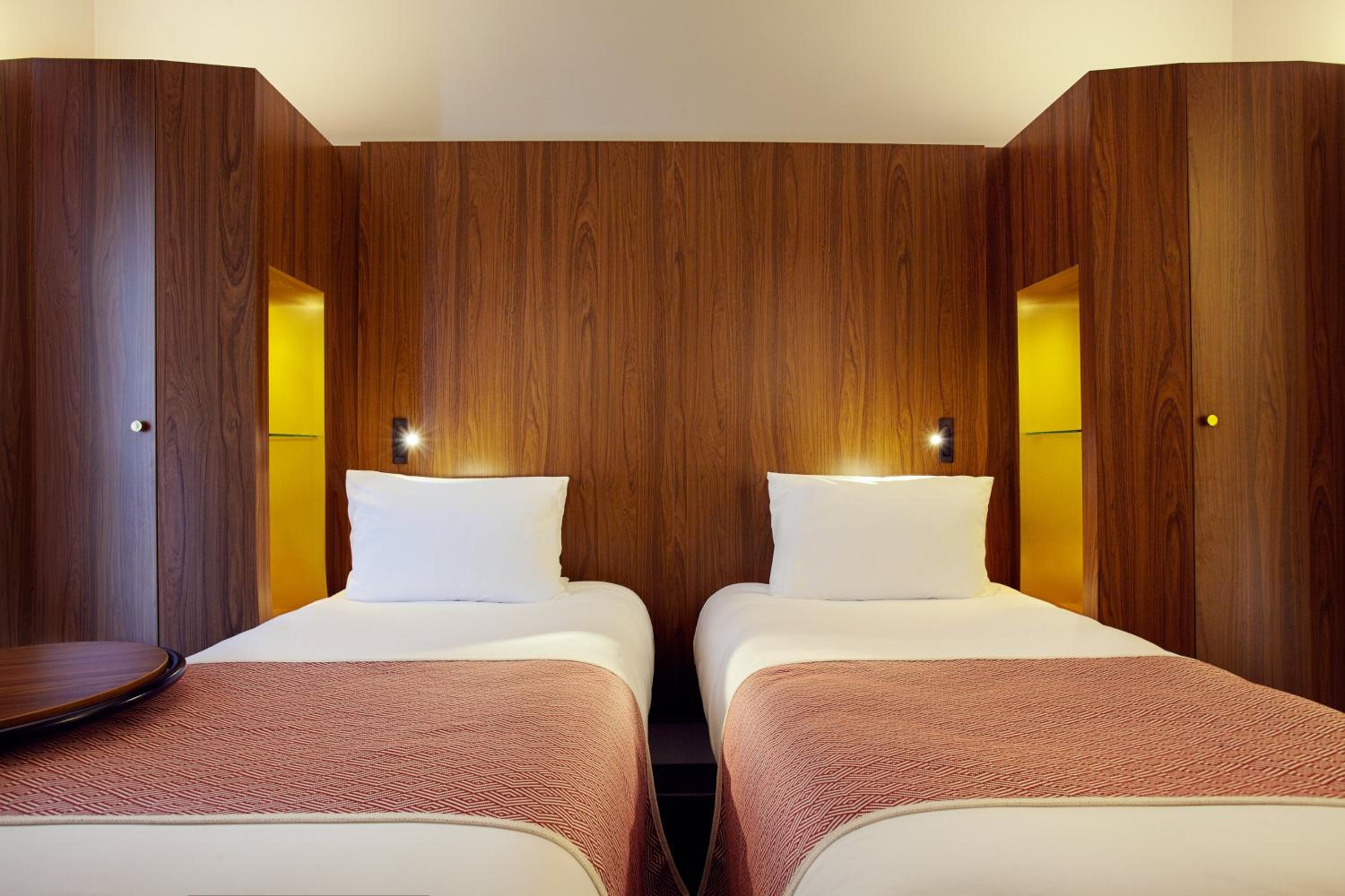 Standard Room with Two Single Beds thumbnail 5