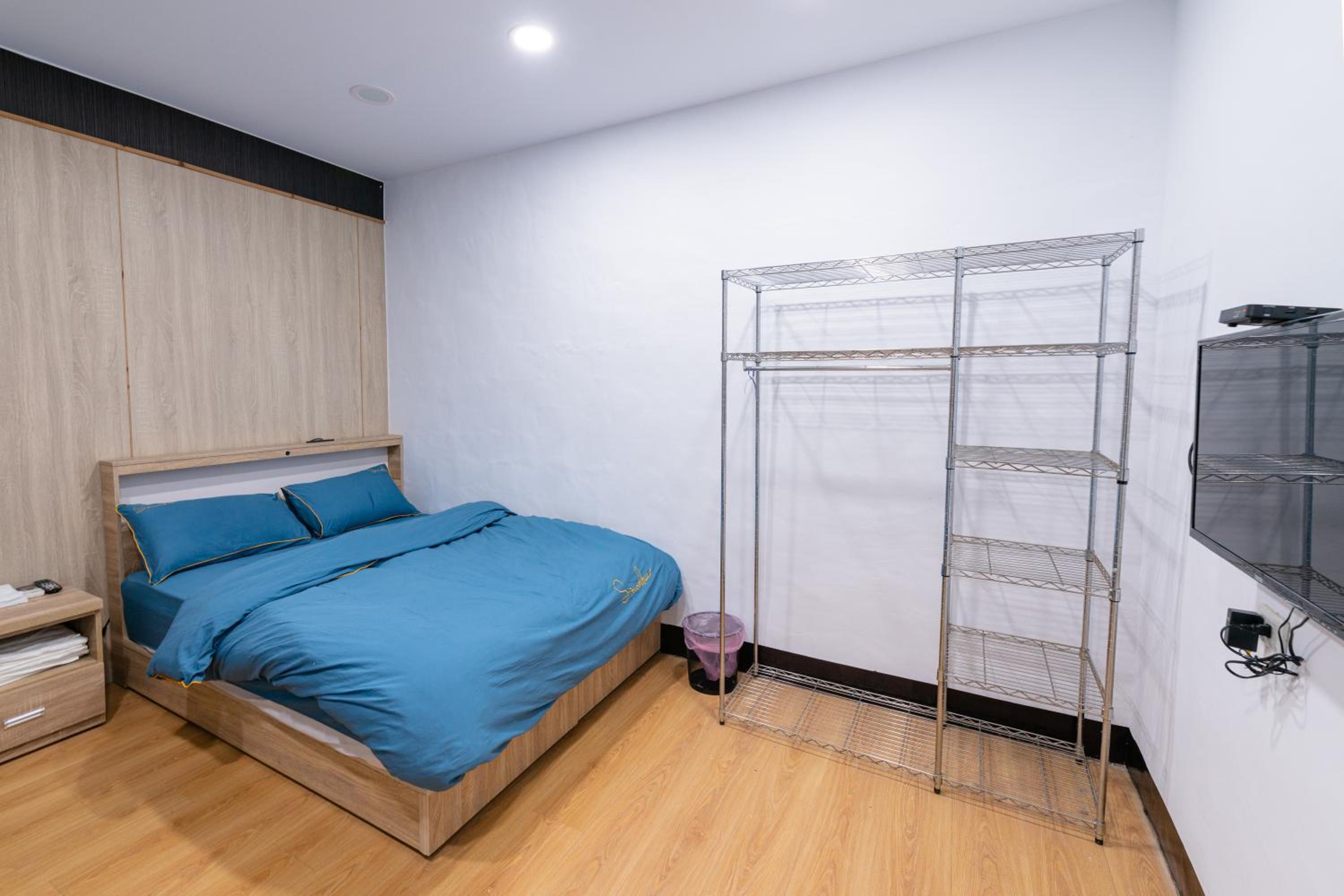 Basic Triple Room with Shared Bathroom photo 3