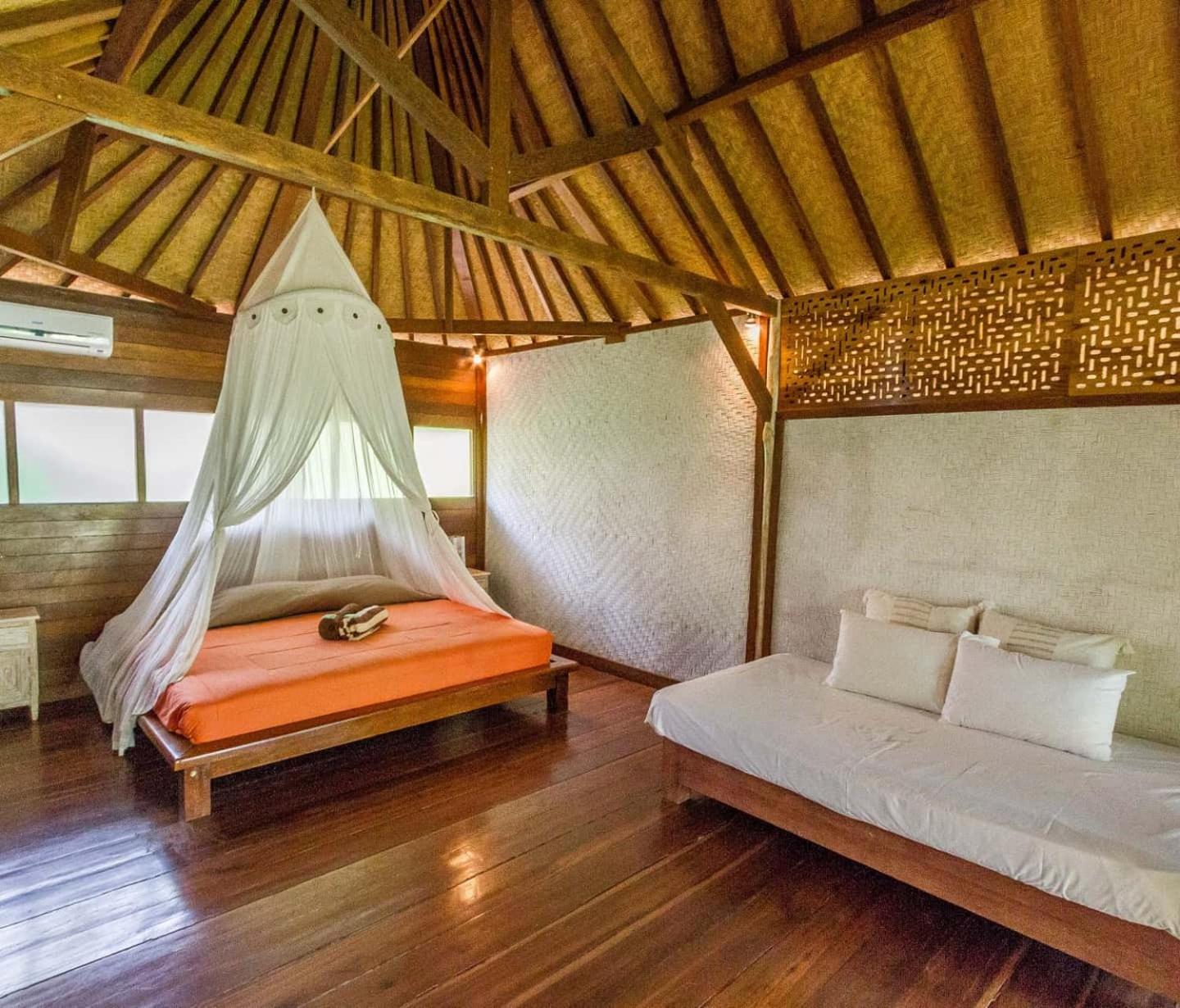 Wooden Bungalow with Private Garden - Photo 5