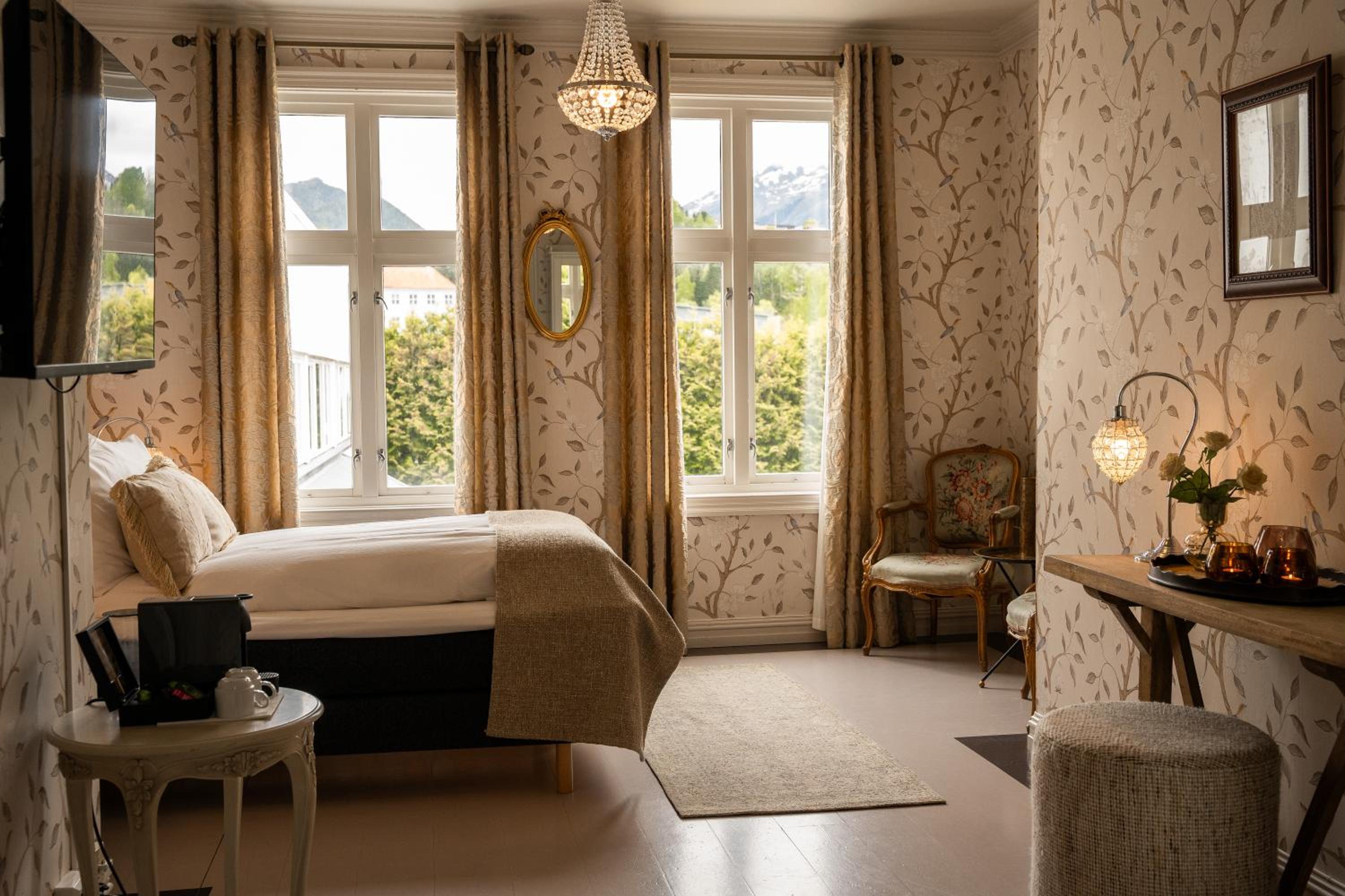 Double Room with Mountain View