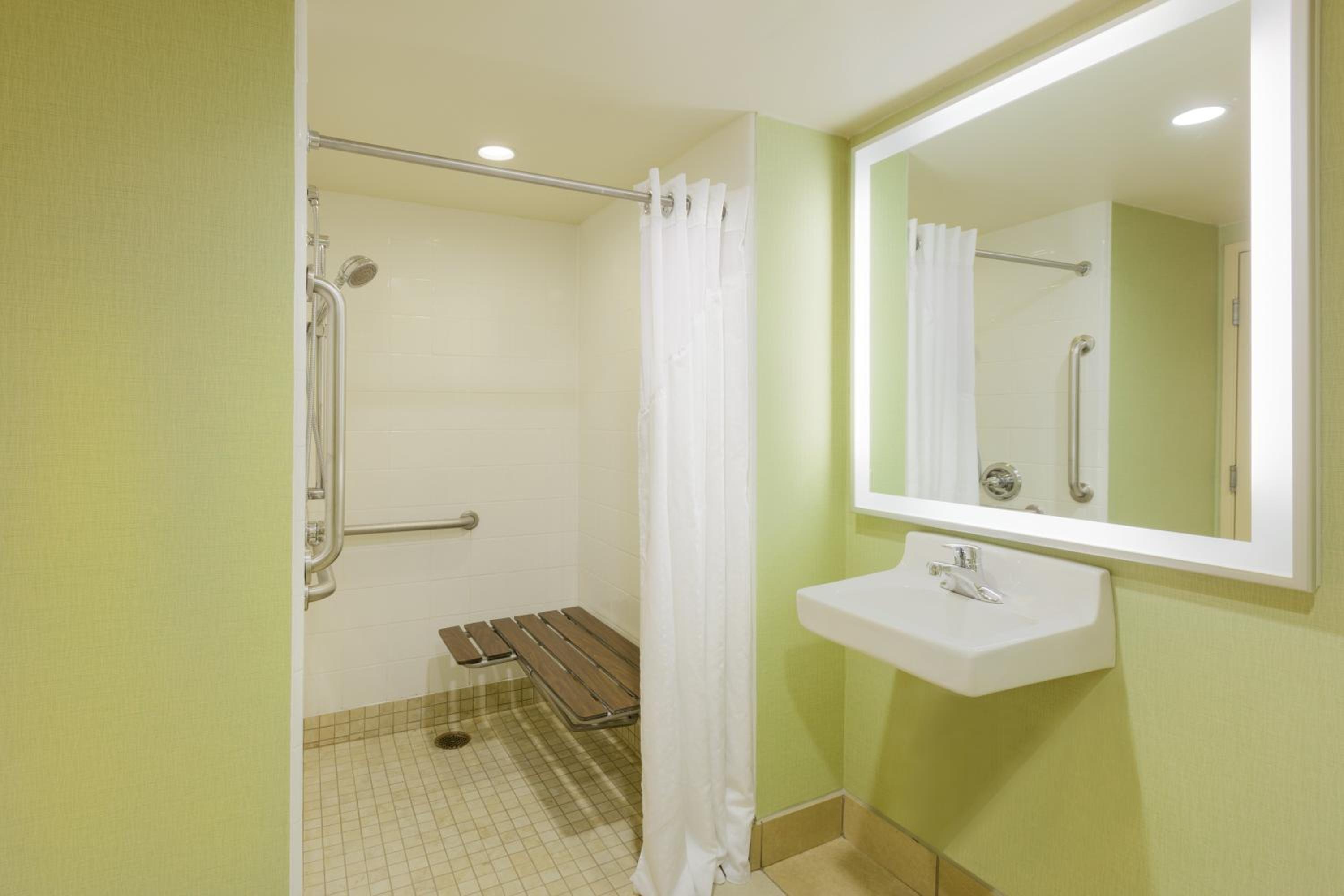 Standard King Room - Photo 4