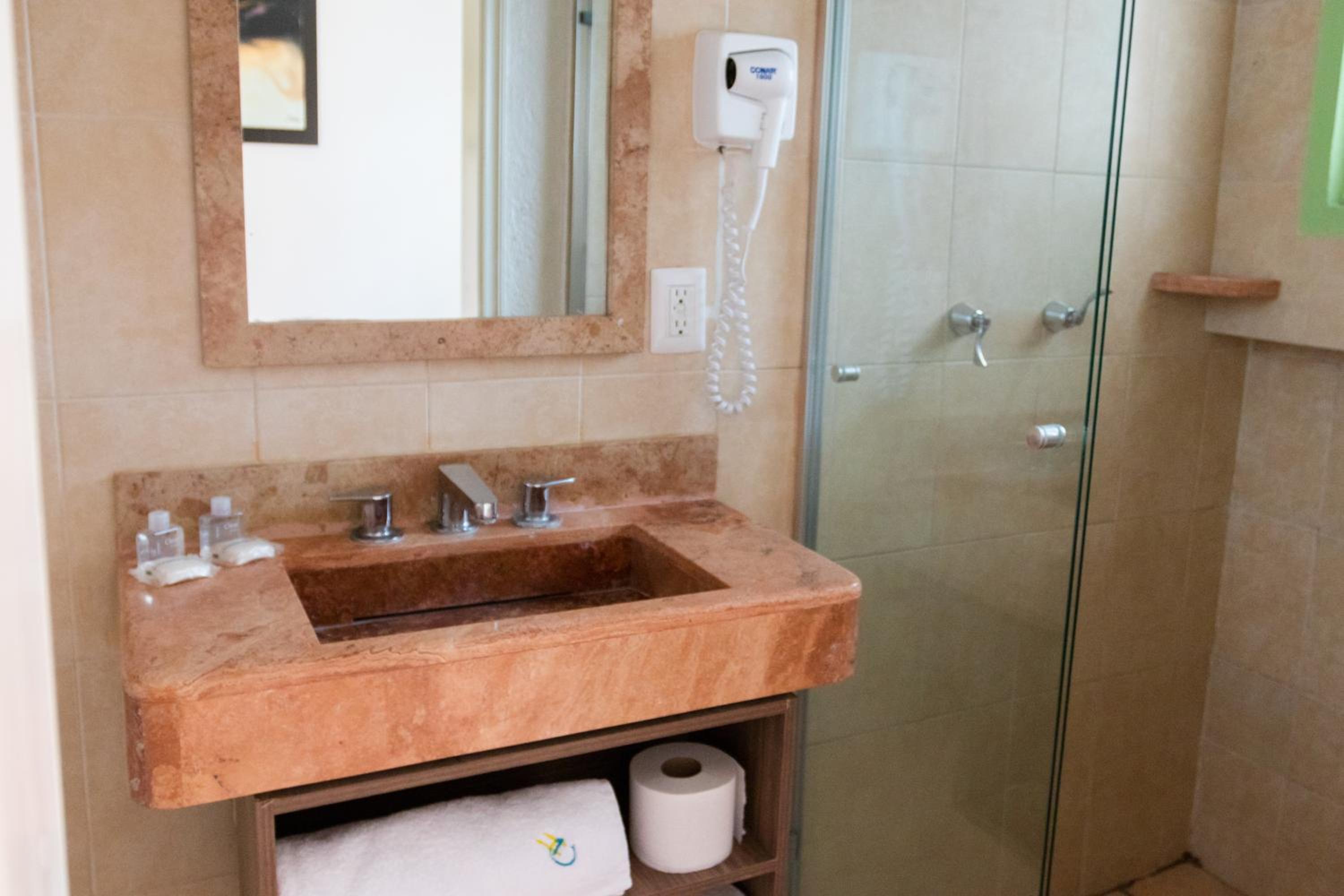 Twin Room with Private Bathroom photo 2