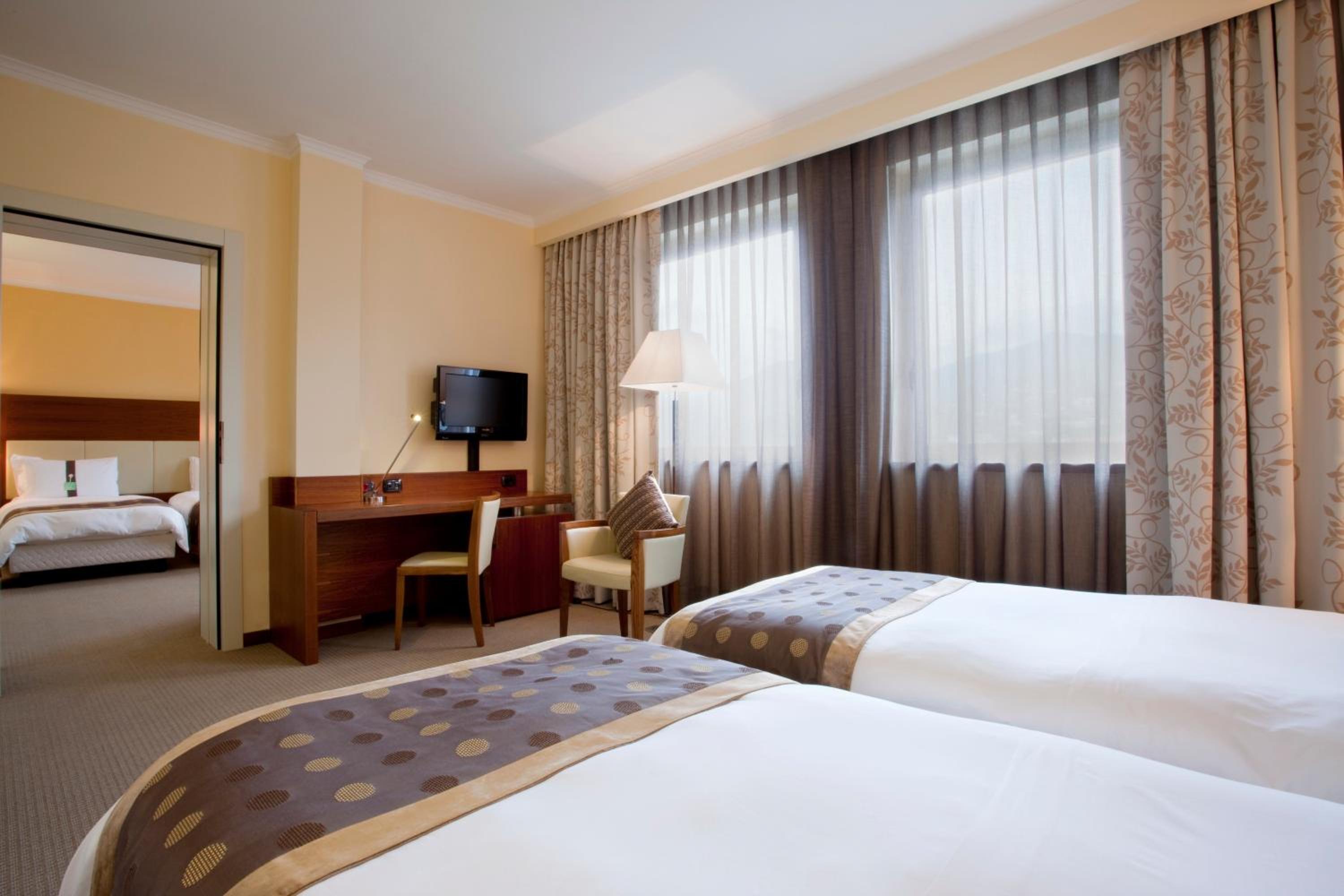 Standard Room with Two Single Beds - Photo 4