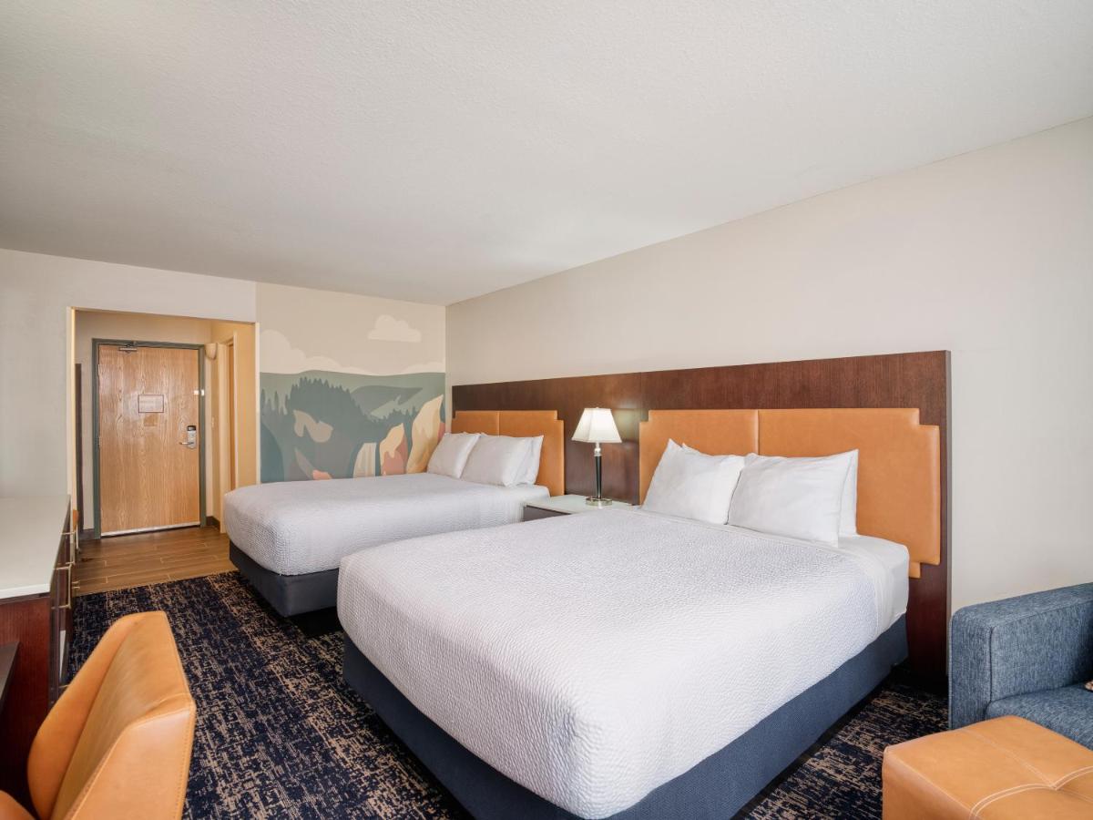 Deluxe queen room with 2 queen beds