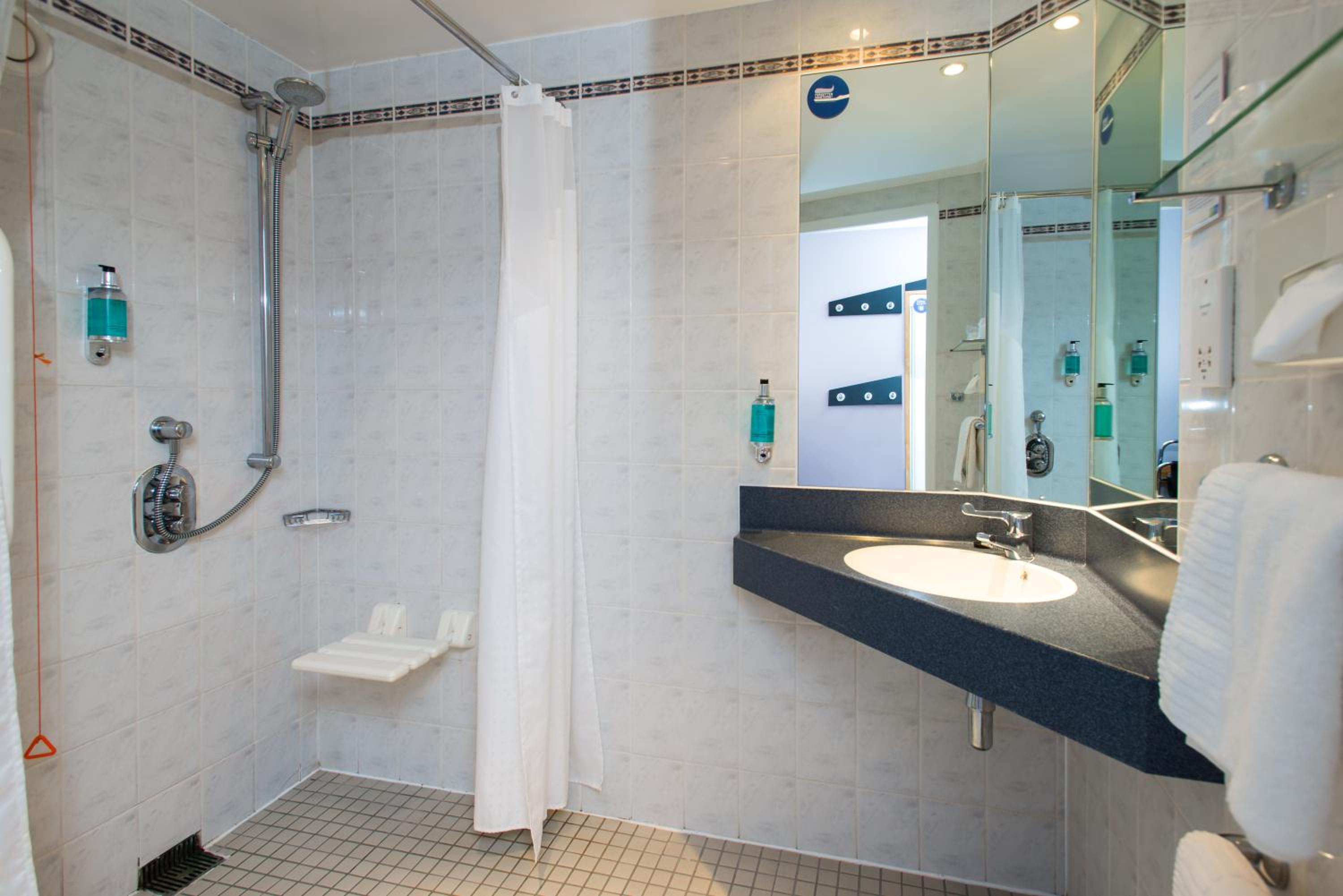 Double Room with Free Hot Breakfast - Accessible - Photo 3