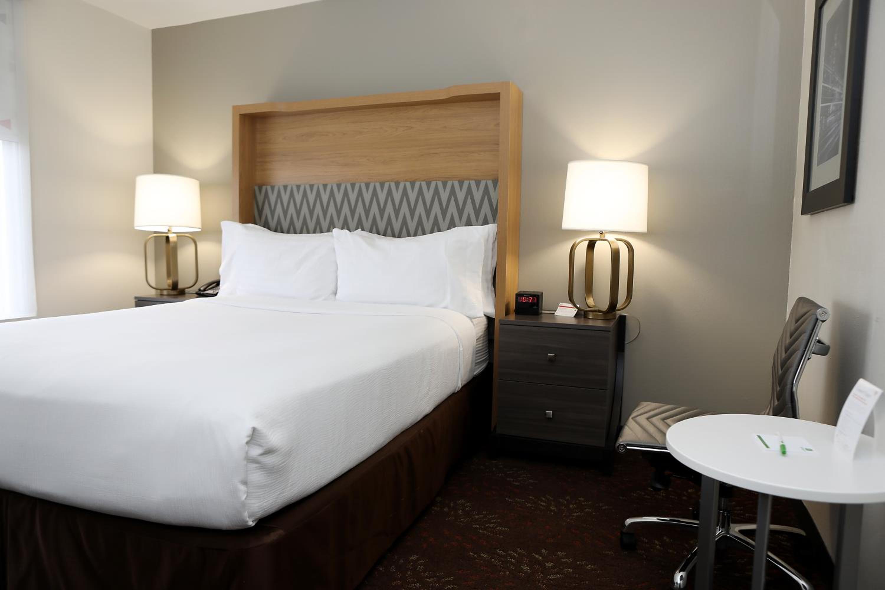 Standard Queen Room - Photo 4