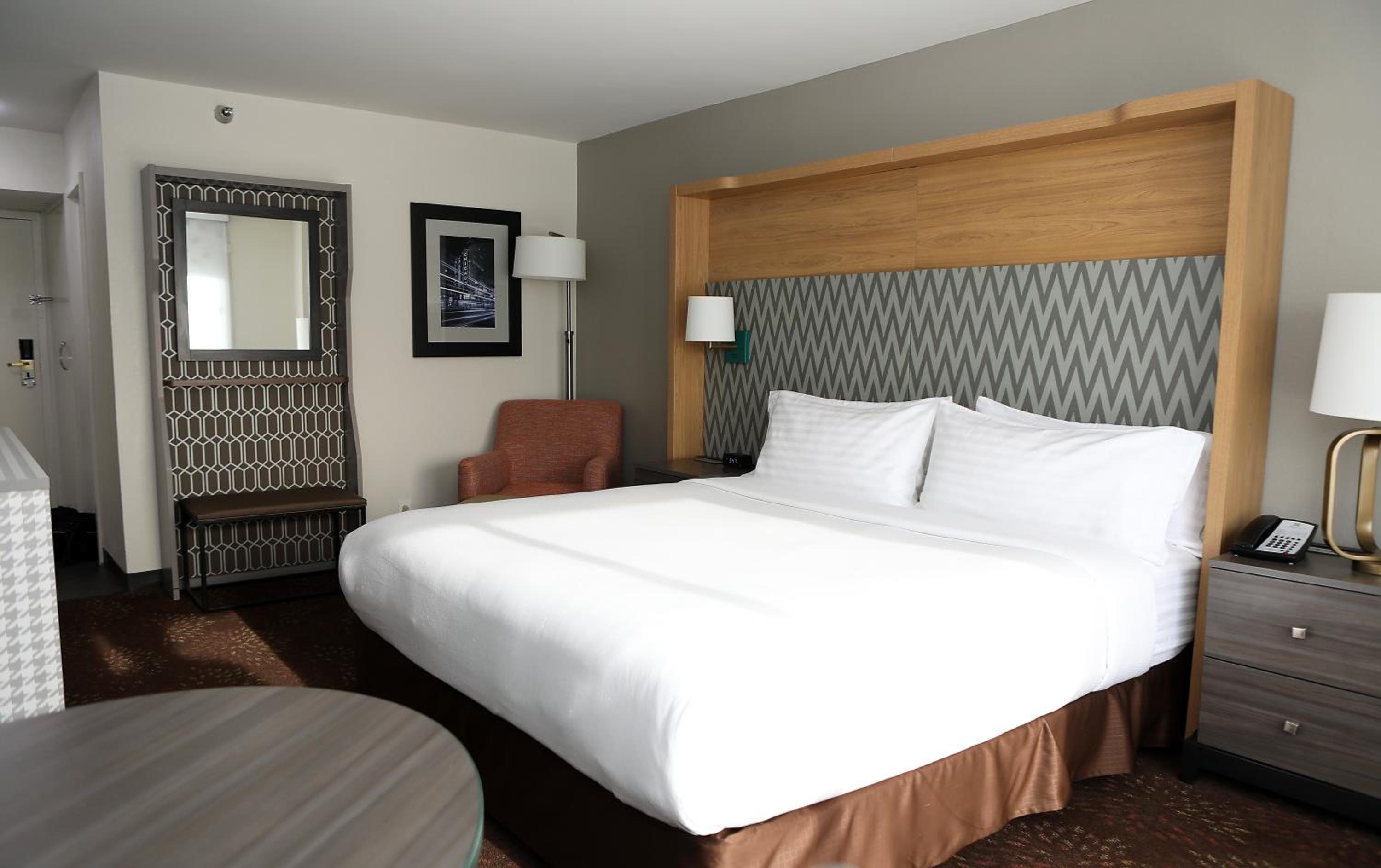 Standard King Room - Photo 4